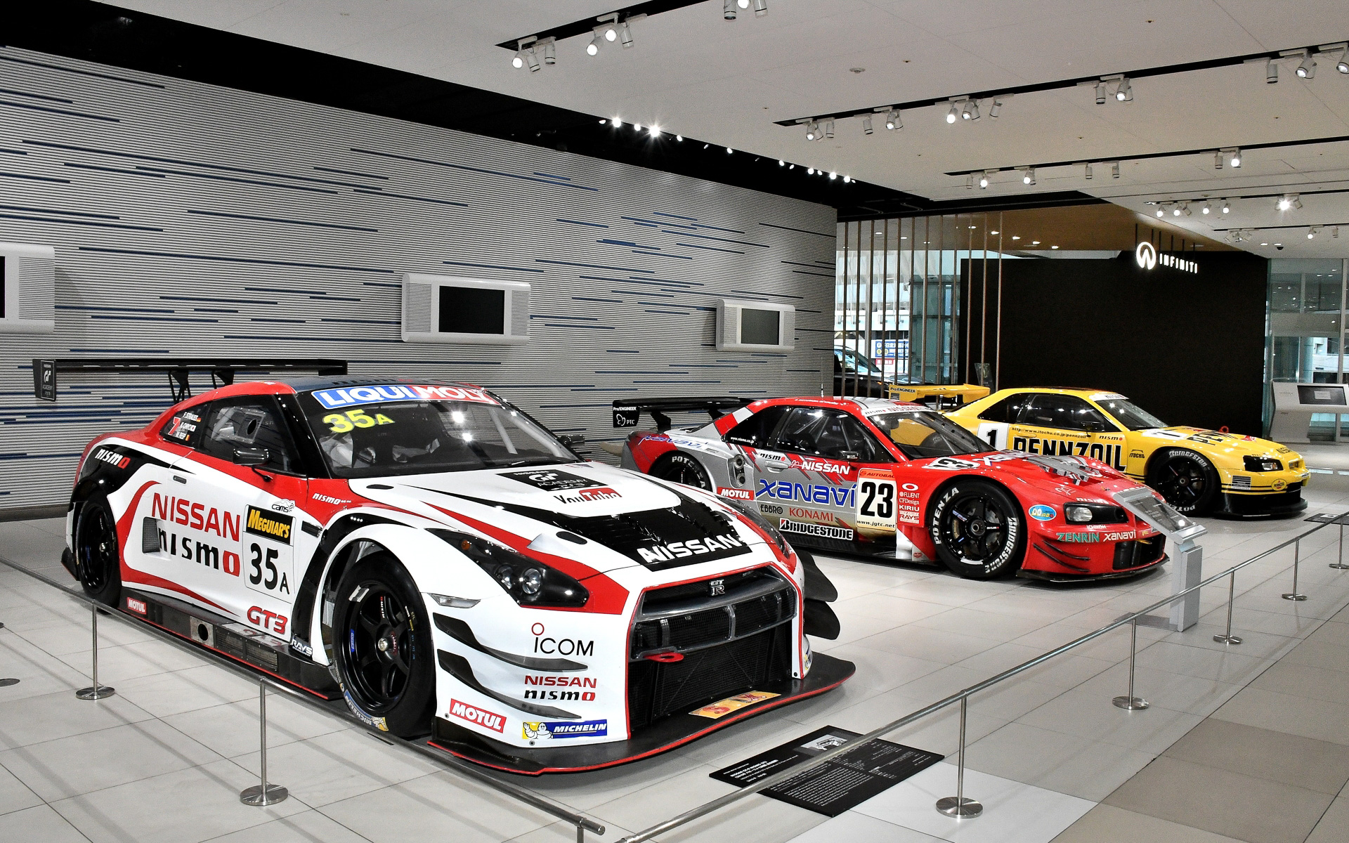会場には市販車両からレース車両まで歴代GT-Rが並べられる