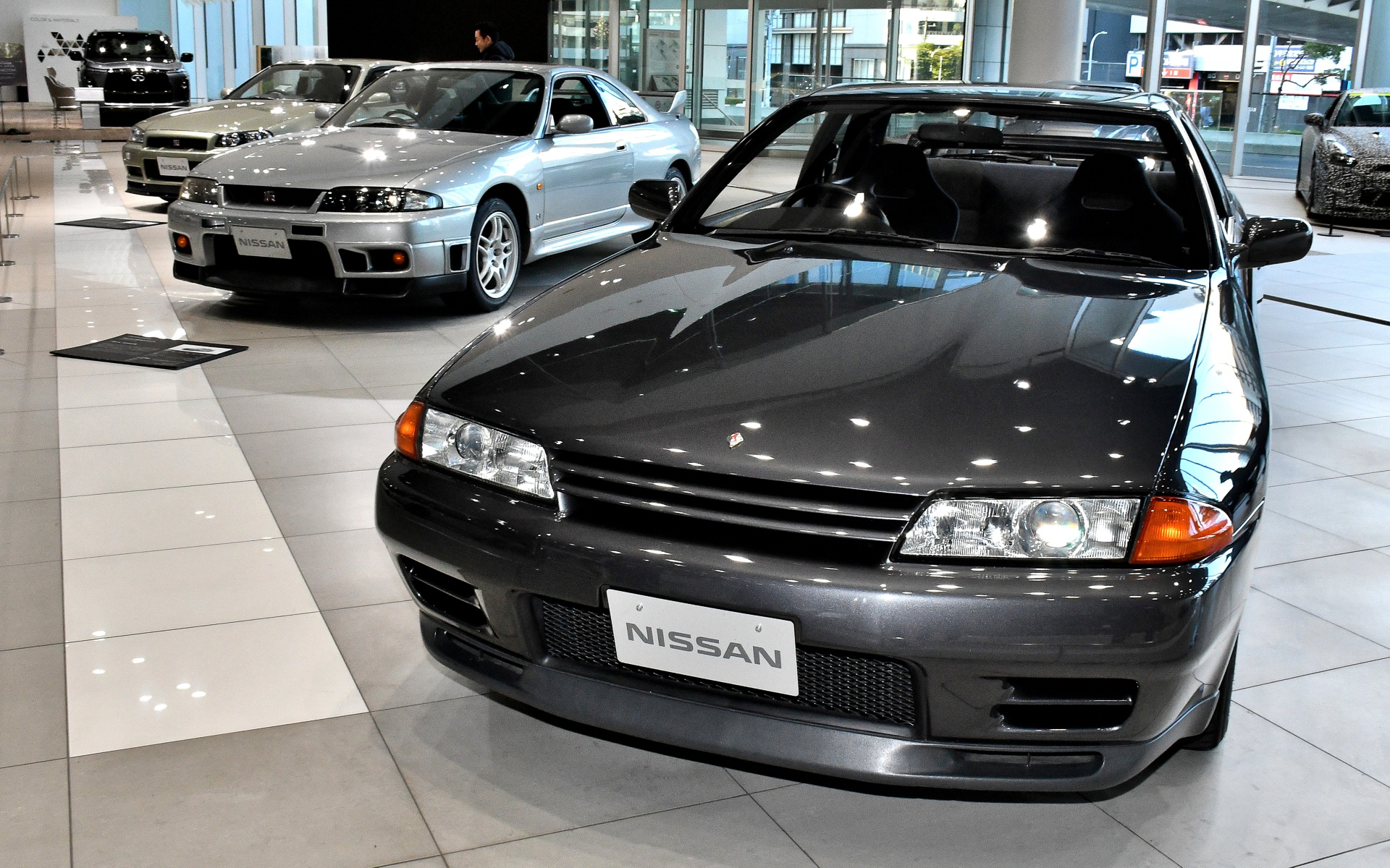 会場には市販車両からレース車両まで歴代GT-Rが並べられる