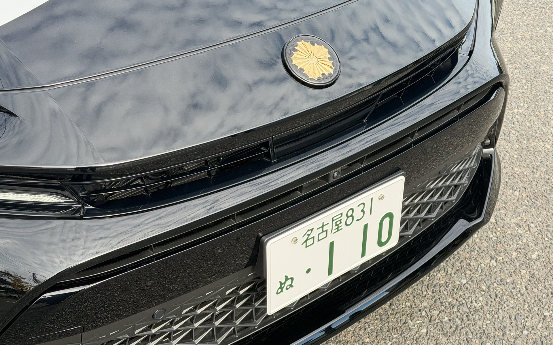 パトカーだけにナンバーは「110」