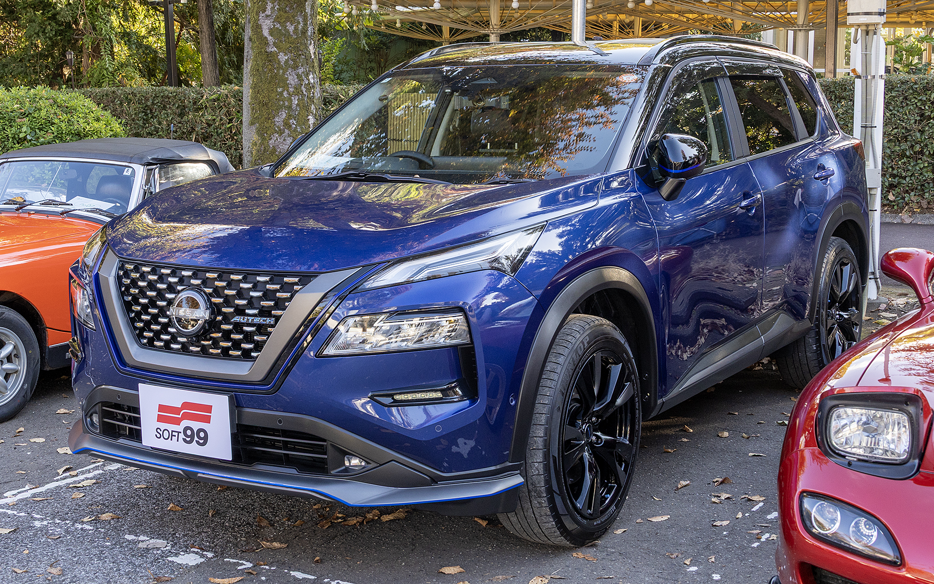 クルマとの付き合い方をテーマとしたイベントなので参加車両はさまざま。こちらは現行車の日産「エクストレイル AUTECH」