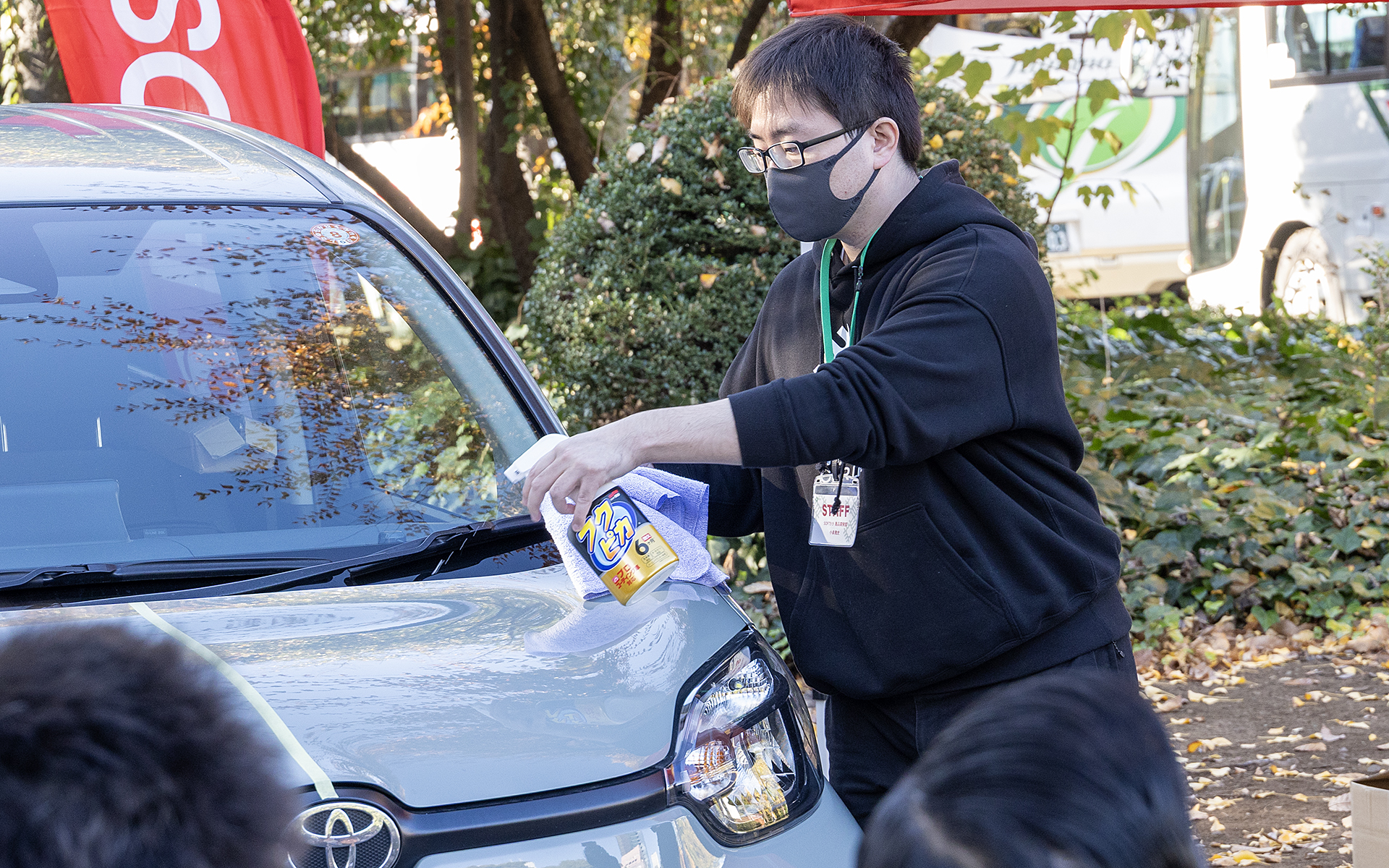汚れたボディにスプレーして拭くだけでフッ素自身による強力な発生効果を発揮する。持続期間は6か月とのこと