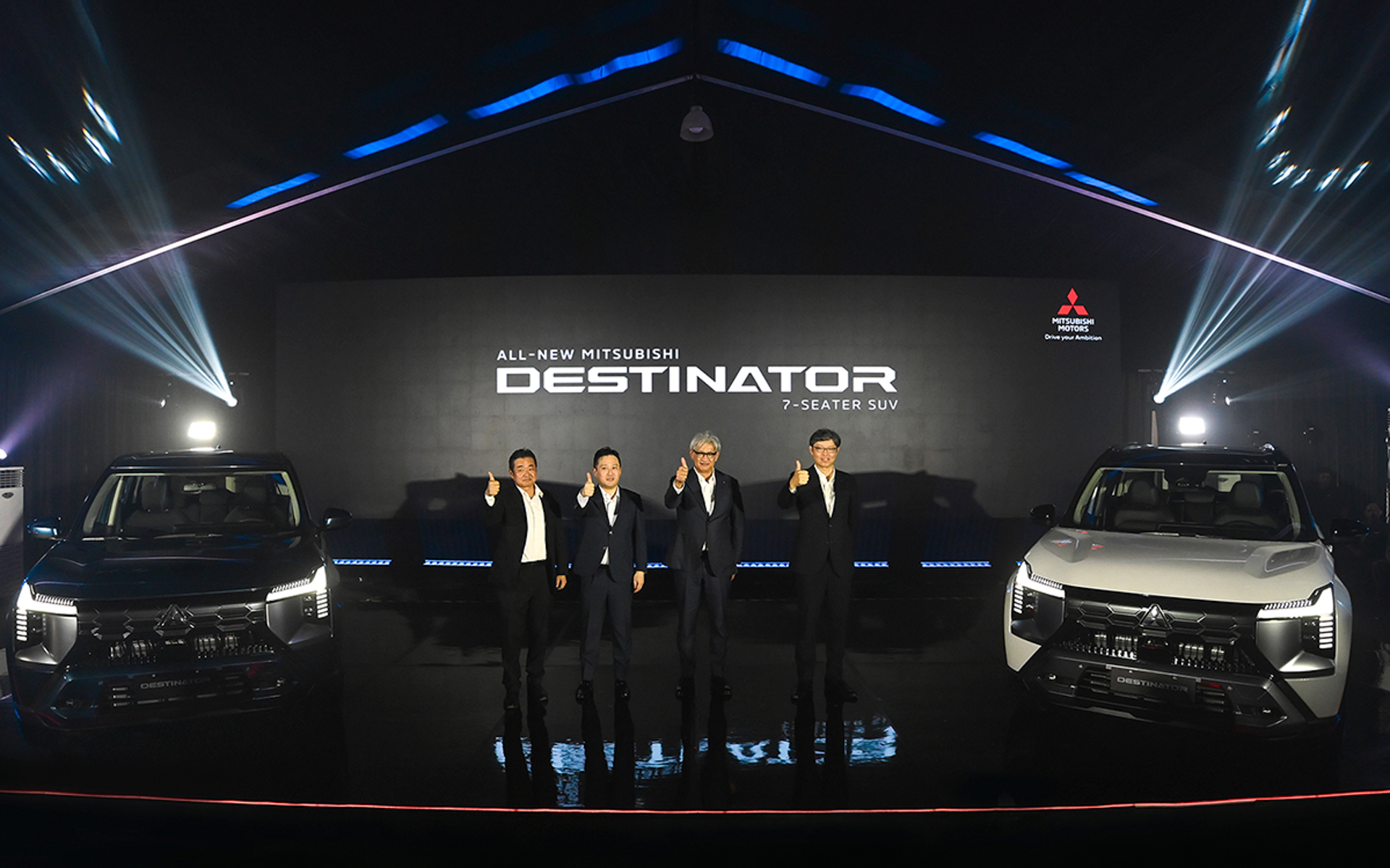 マニラで開催された「デスティネーター」発表会での記念撮影