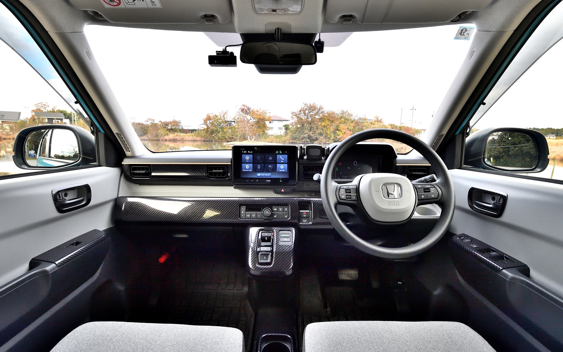 ルーフが低いから室内は狭いかもと思ったが意外と快適な広さが確保されている