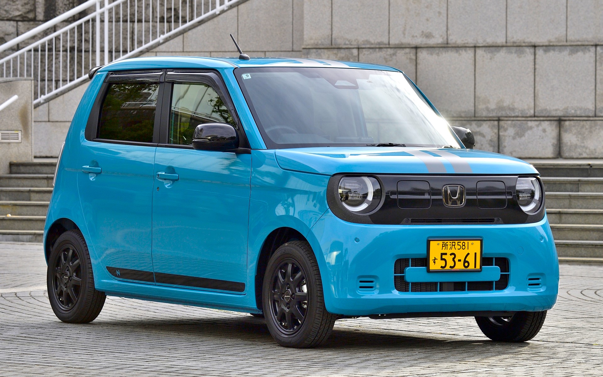 試乗車のグレードはエントリーモデルの「e: G」に、メーカーオプションの「Honda CONNECT for Gathers＋ディスプレイオーディオ装着用スペシャルパッケージ」と「急速充電ポート」を装備した仕様