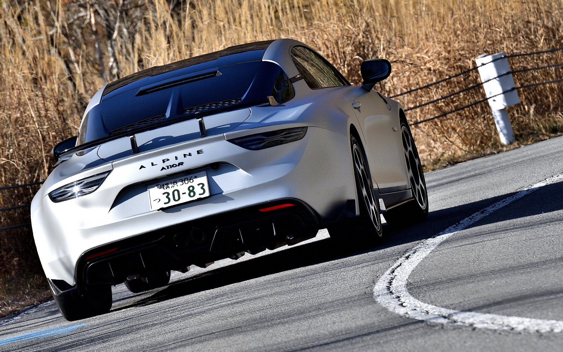 A110 R 70は毎日街乗りできるレーシングカー