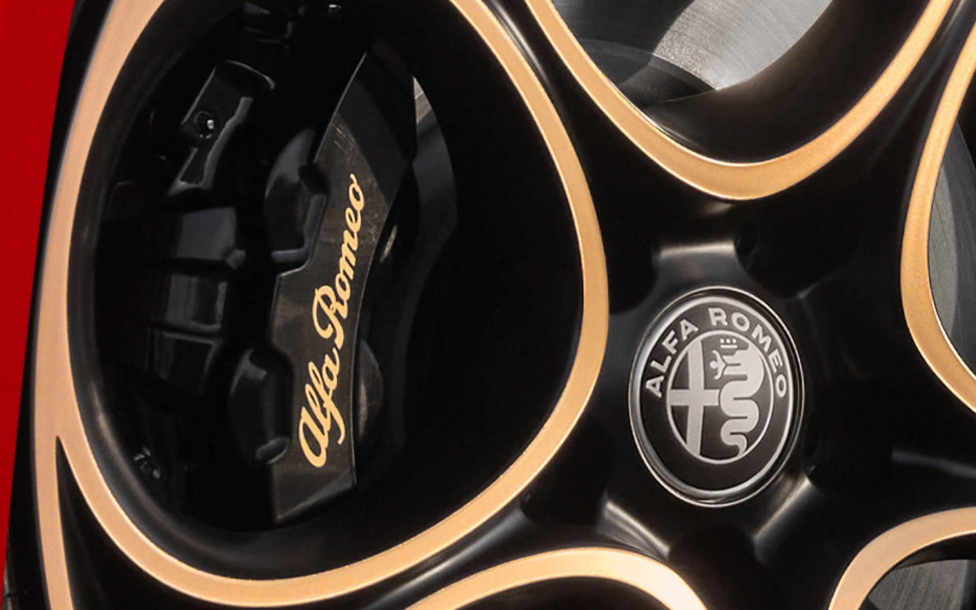 エクステリアにはゴールドのアクセントを付与