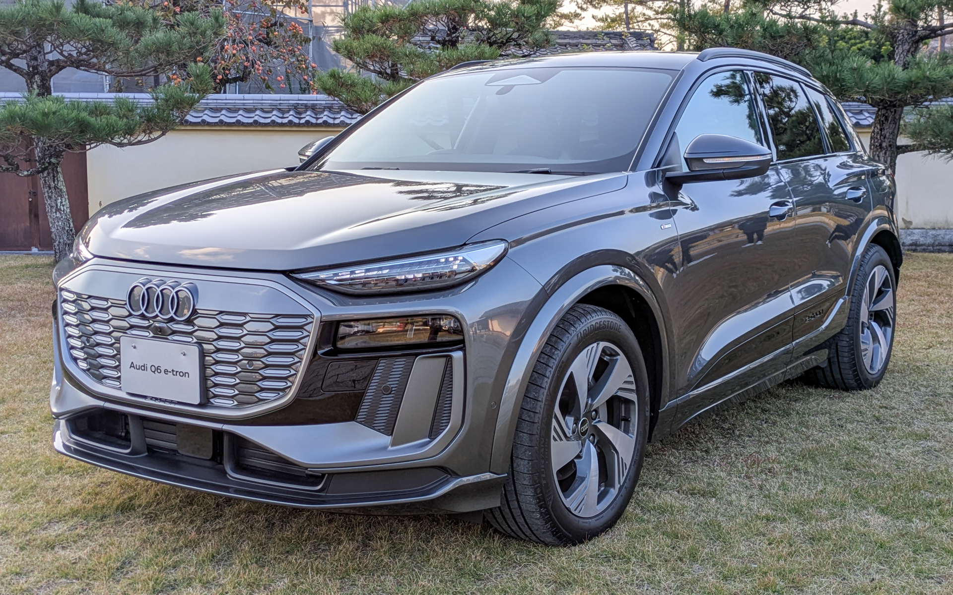 アウディ Q6 e-tron quattro