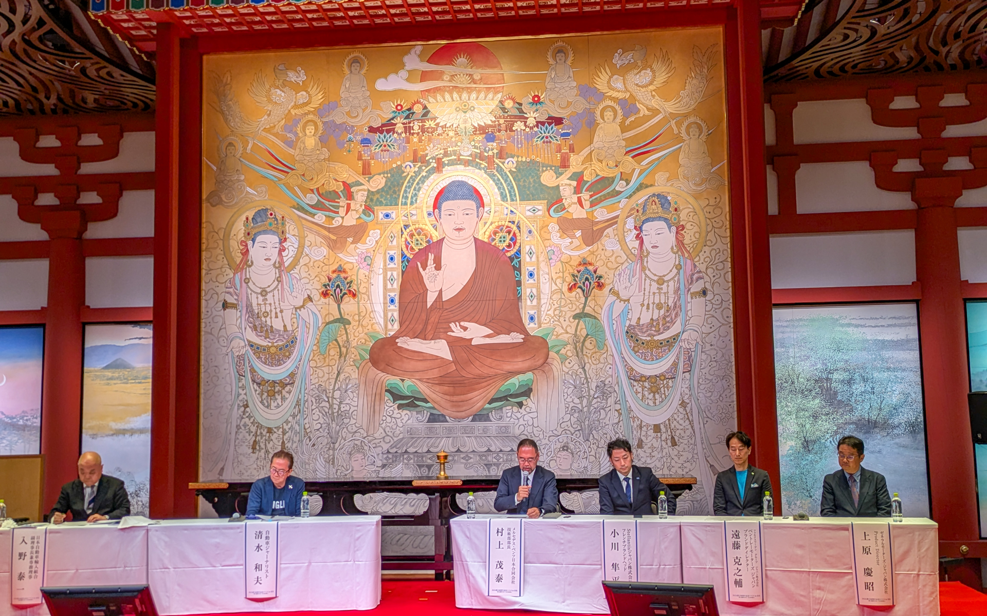 セミナートークセッションも同じく特設ステージで実施された