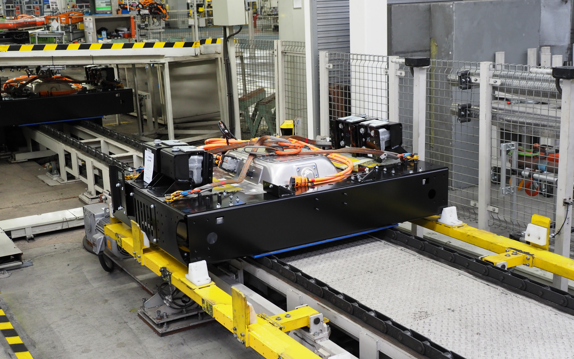 eキャンターのバッテリ（撮影：三菱ふそう）