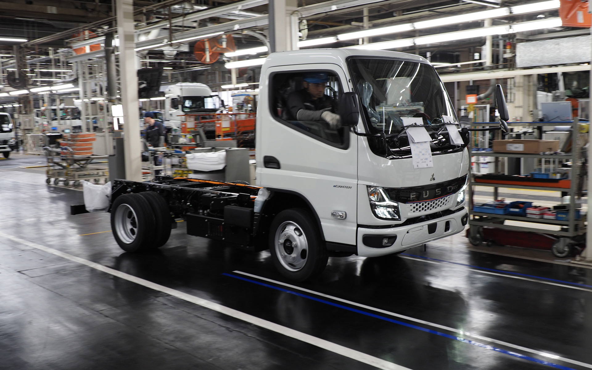 全部の部品がついてラインオフ（撮影：三菱ふそう）