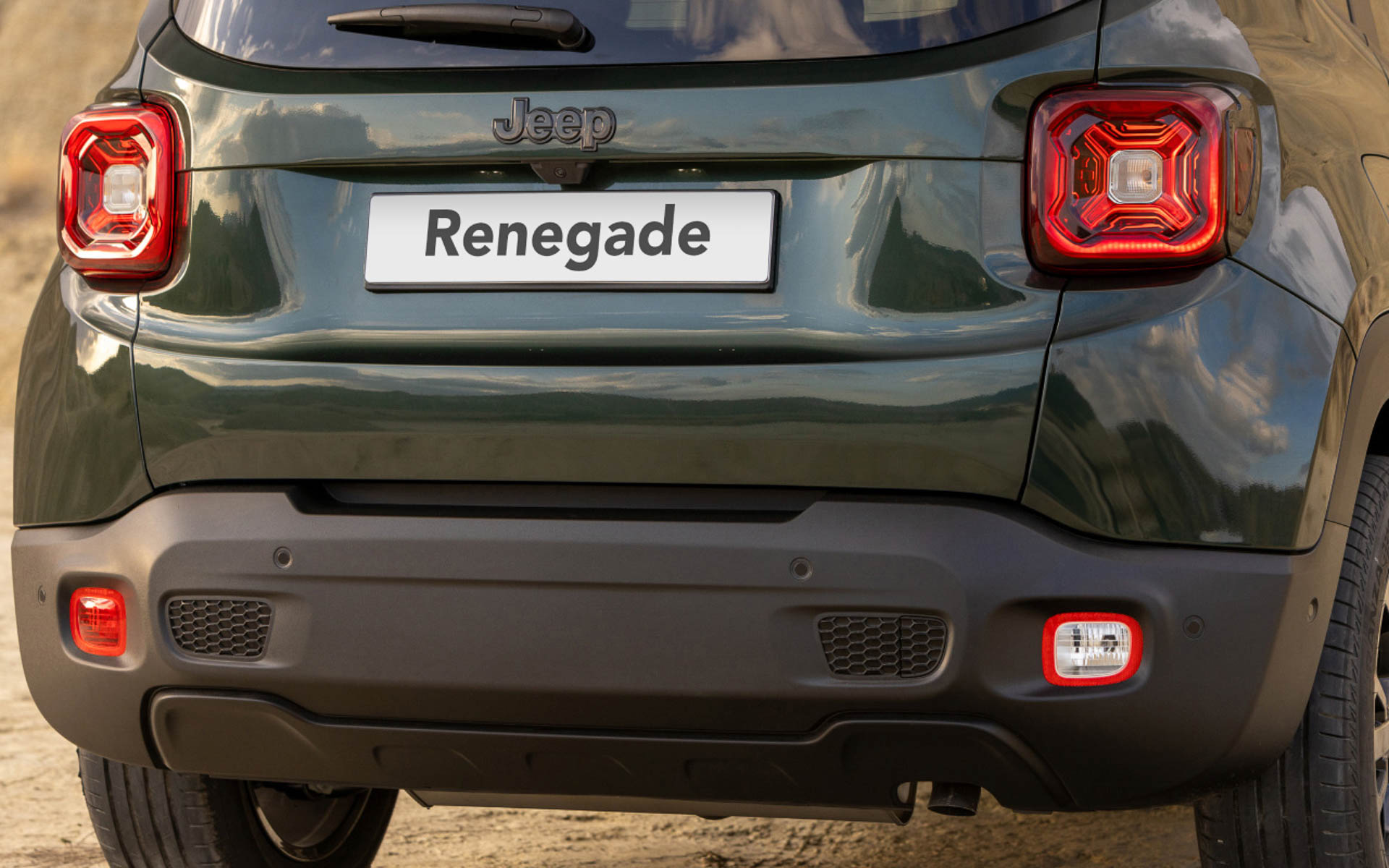 深みのあるグリーンの新色「テクノグリーン」とブラックの組み合わせで、上質で洗練された雰囲気を際立たせた