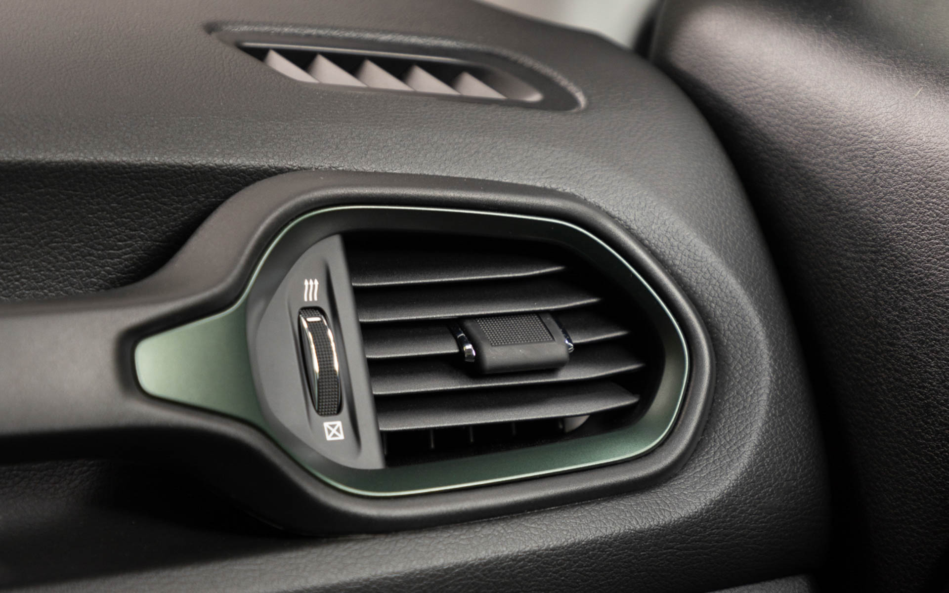 インテリアにもグリーンのアクセントを採用