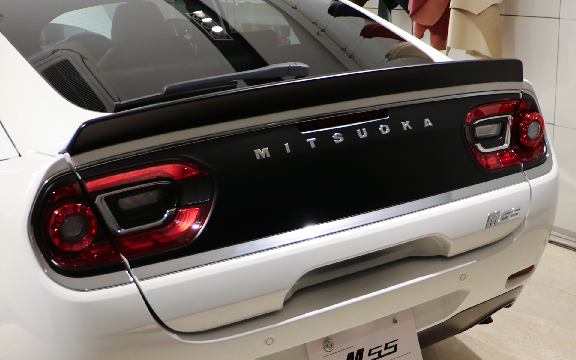 リアスポイラーは標準装備