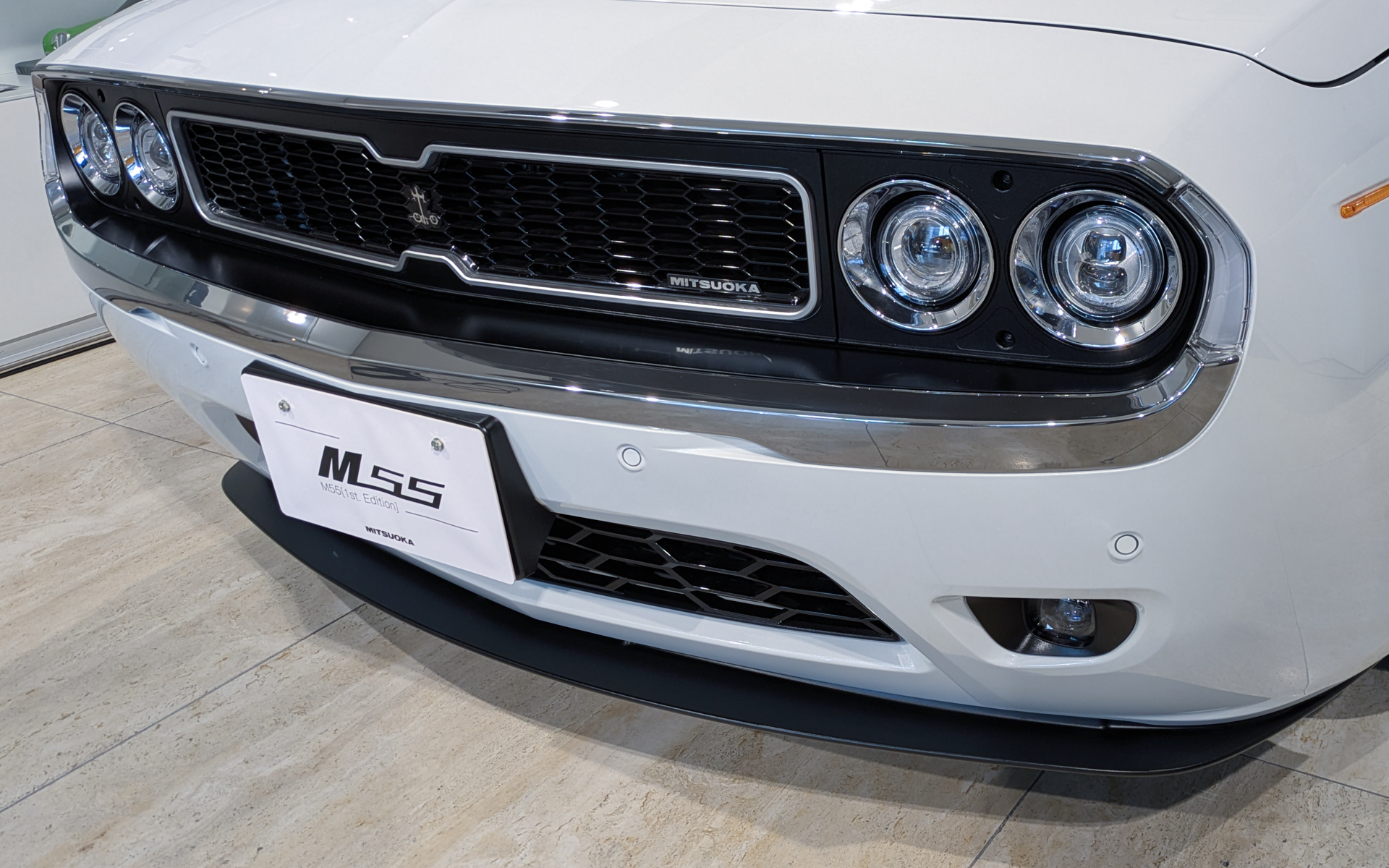 フロントにはフォグライトも備える