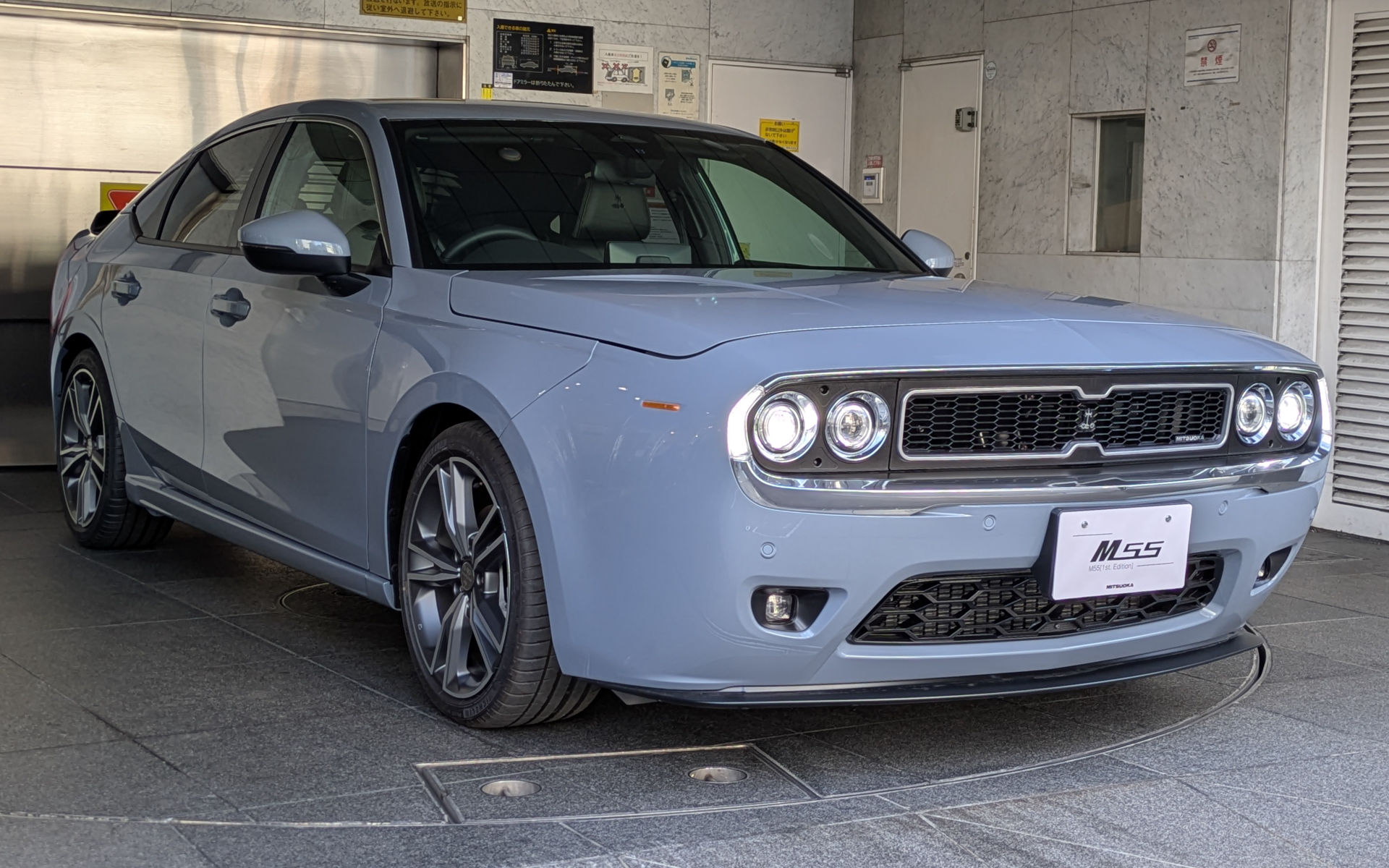 ボディカラーはソニックグレーパール