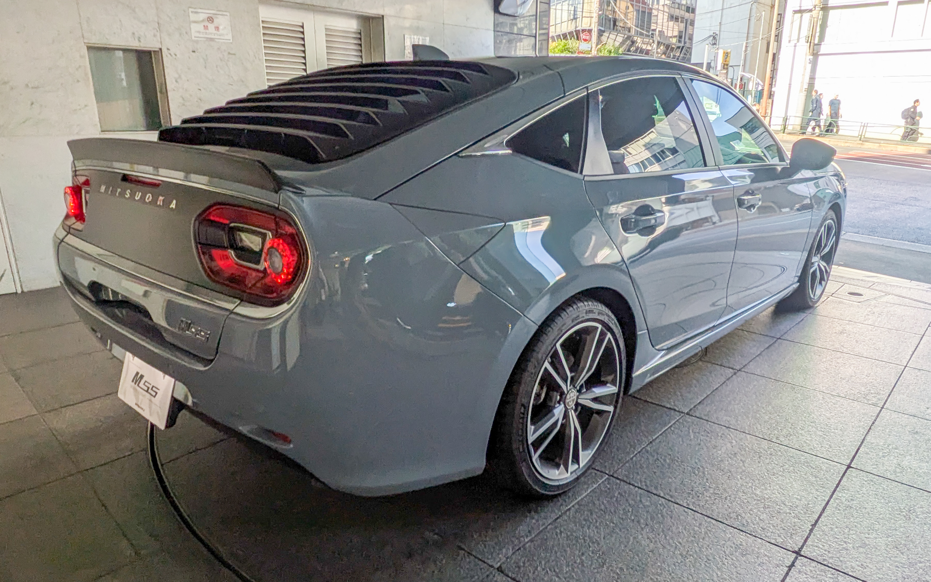 ボディカラーはソニックグレーパール