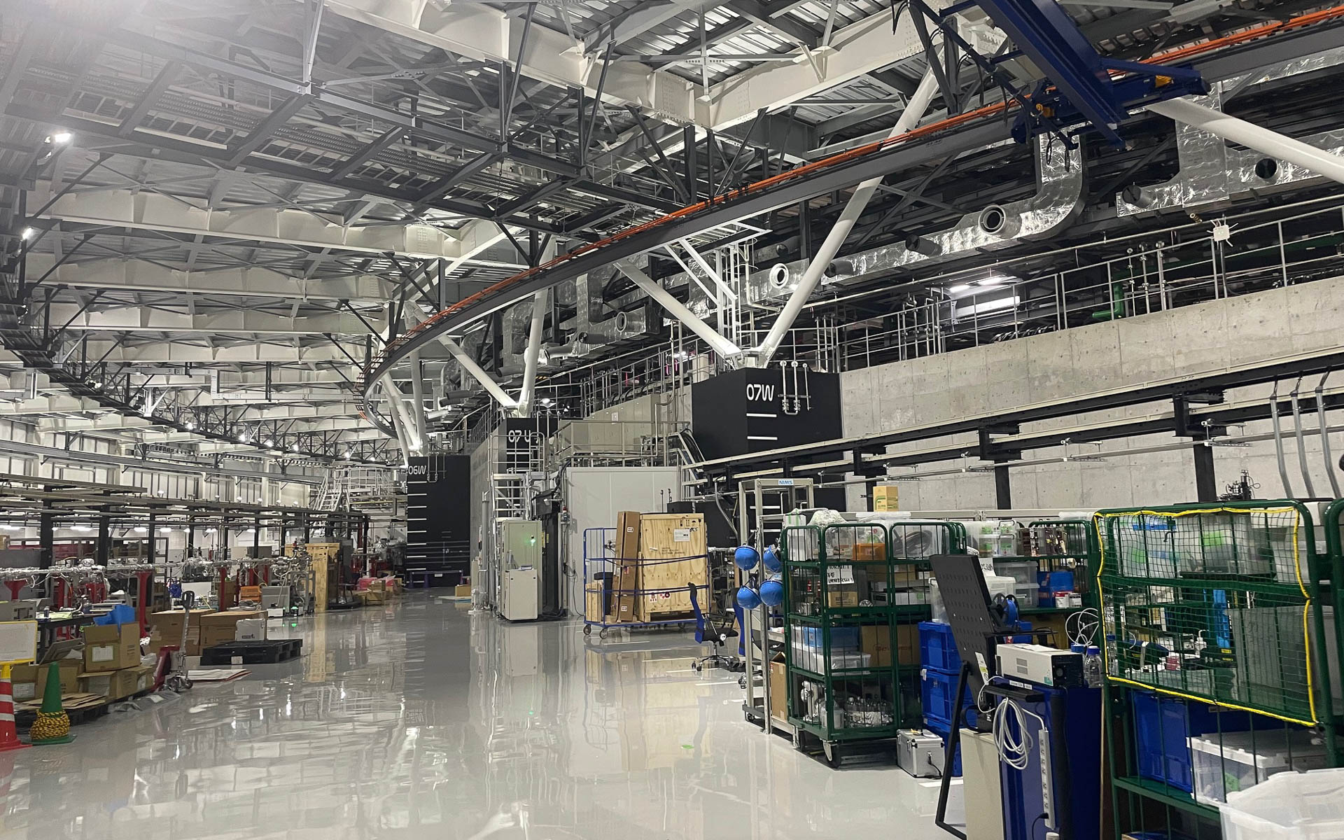  NanoTerasuの蓄積リングの一部。「スター・ウォーズ」を連想させるような数字ロゴが未来を予想させる