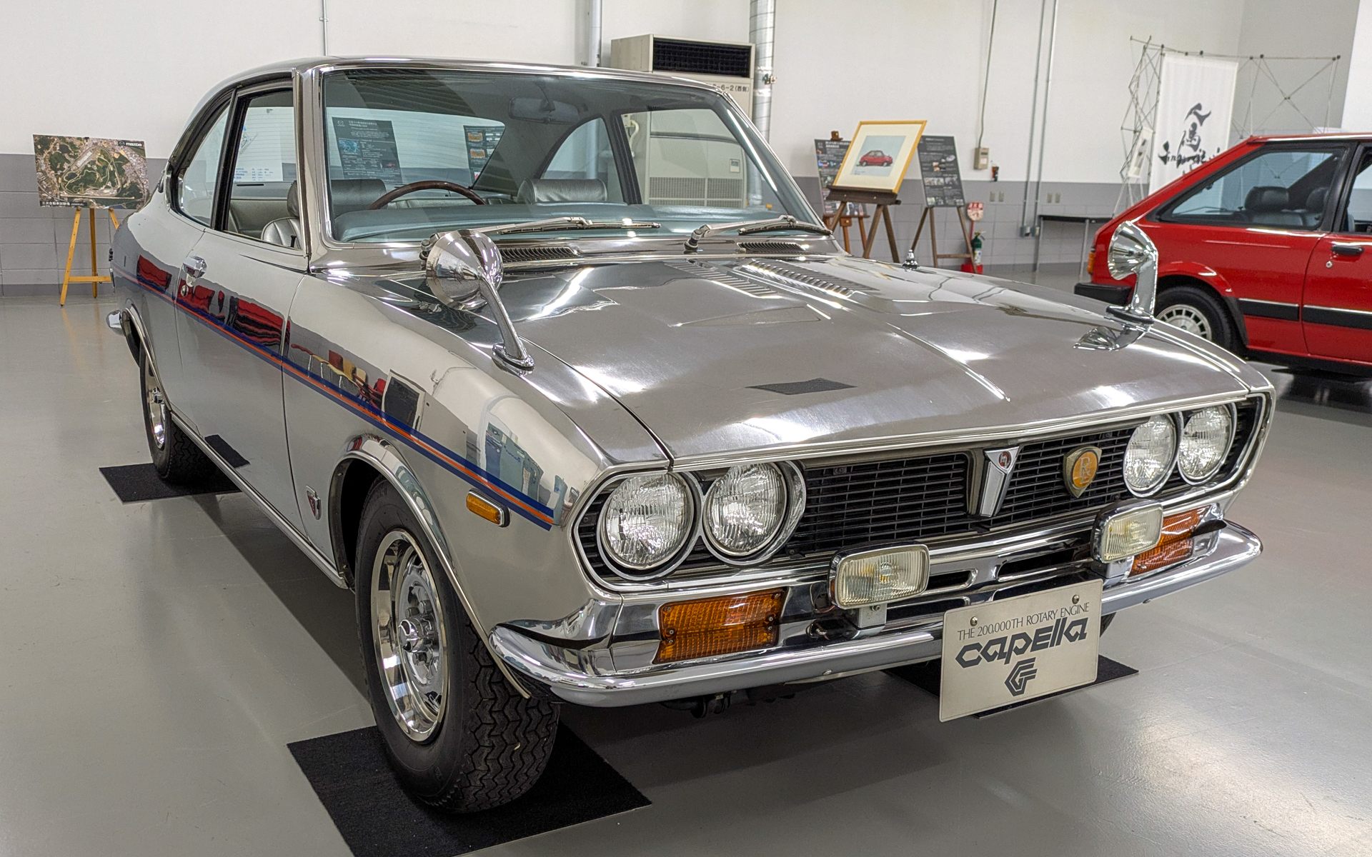 マツダが大切に保管している「カペラG・ステンレスカー」です