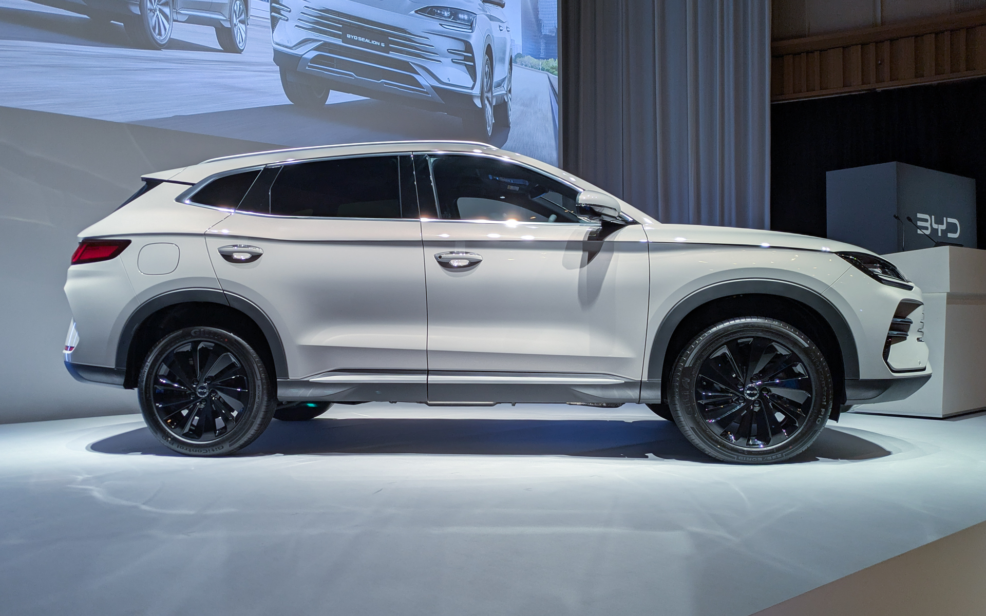 エクステリアデザインは「海洋」シリーズの哲学を継承