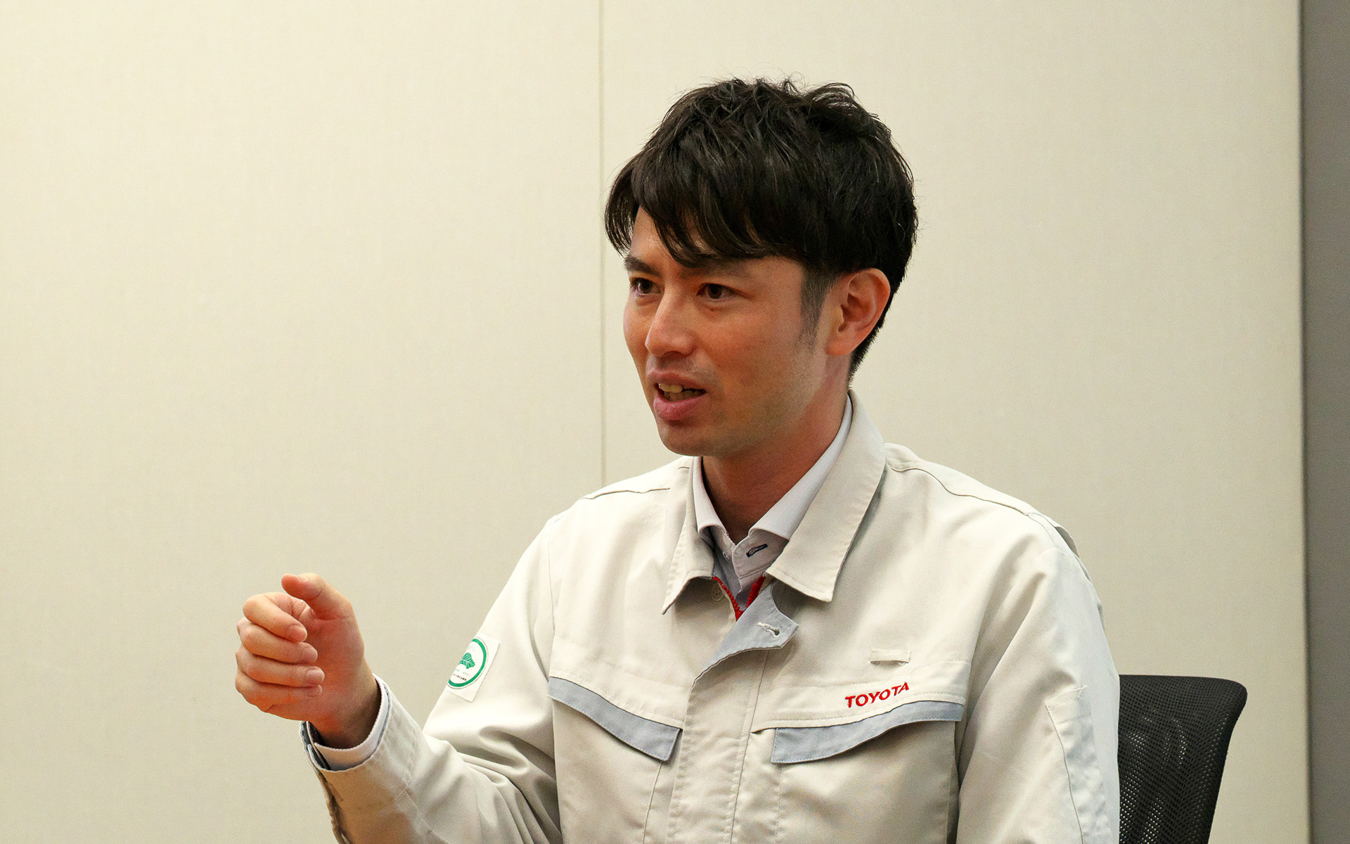 レーダークルーズコントロール機能などは、まずは使ってみてほしいと語る星川氏。ステアリング右側のスイッチ一つでシステムが起動し、スムーズな車速設定も可能になっている