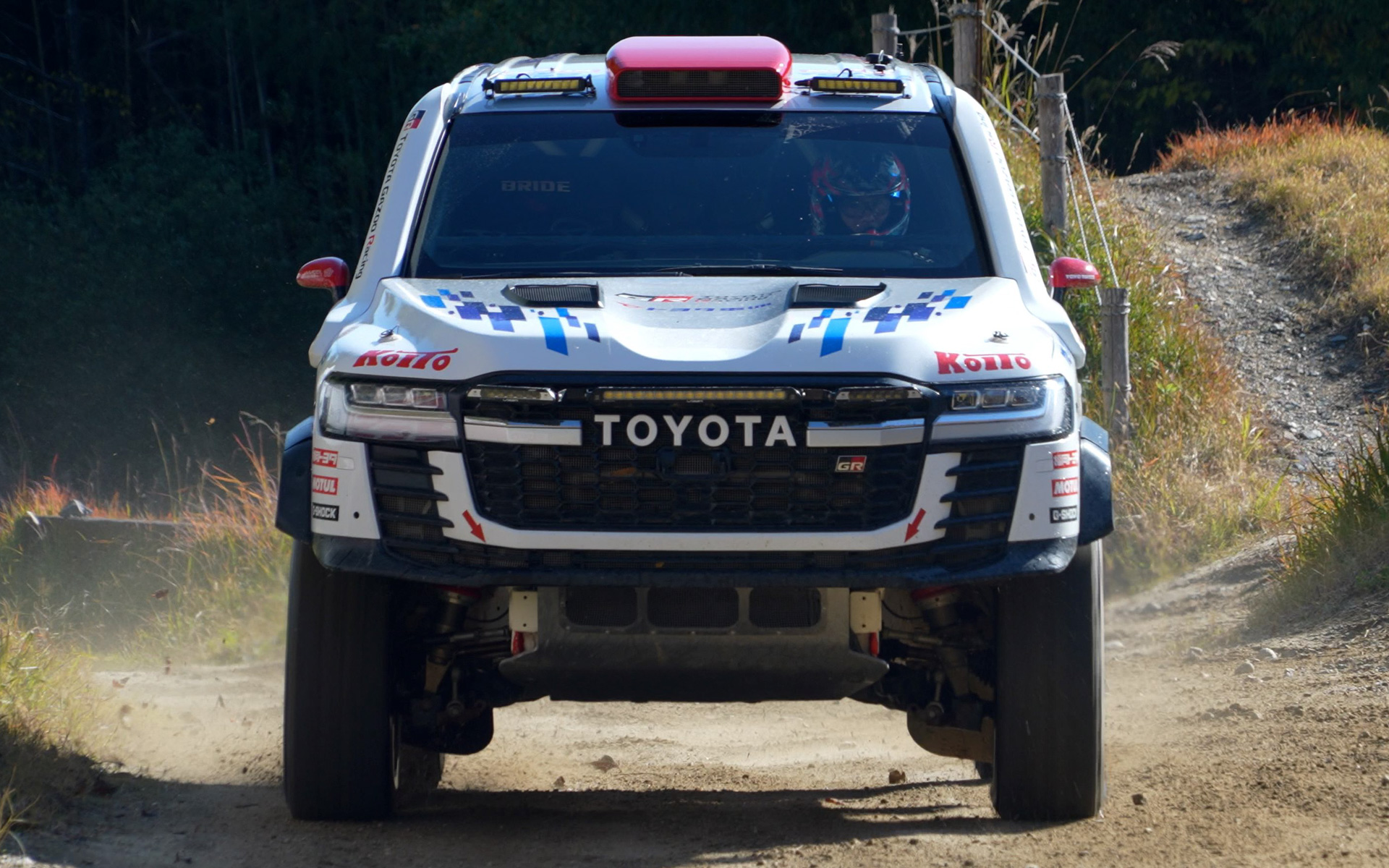 ランクルーザー300 GR SPORT ダカールラリー2026 仕様車