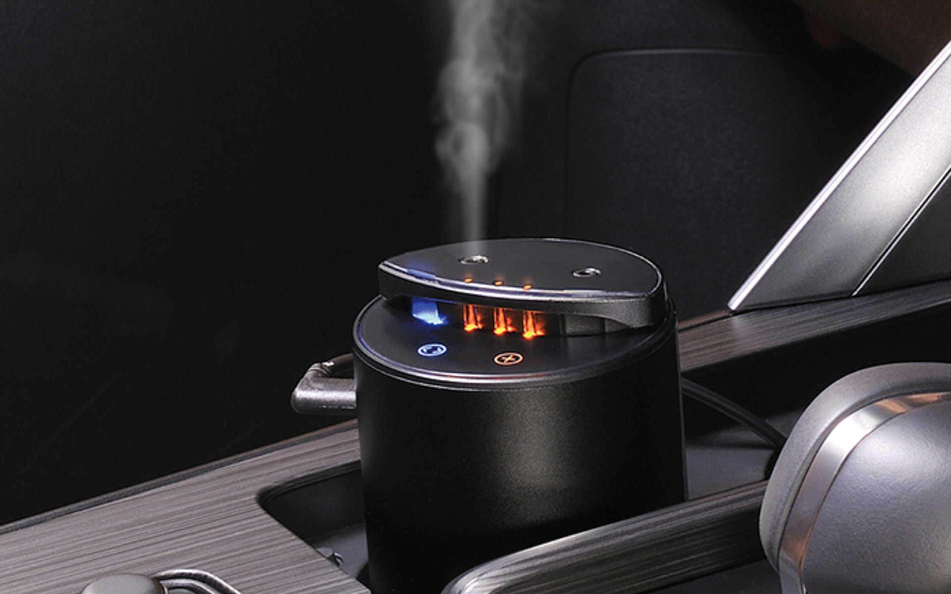 カーメイトは噴霧式フレグランスディフューザー