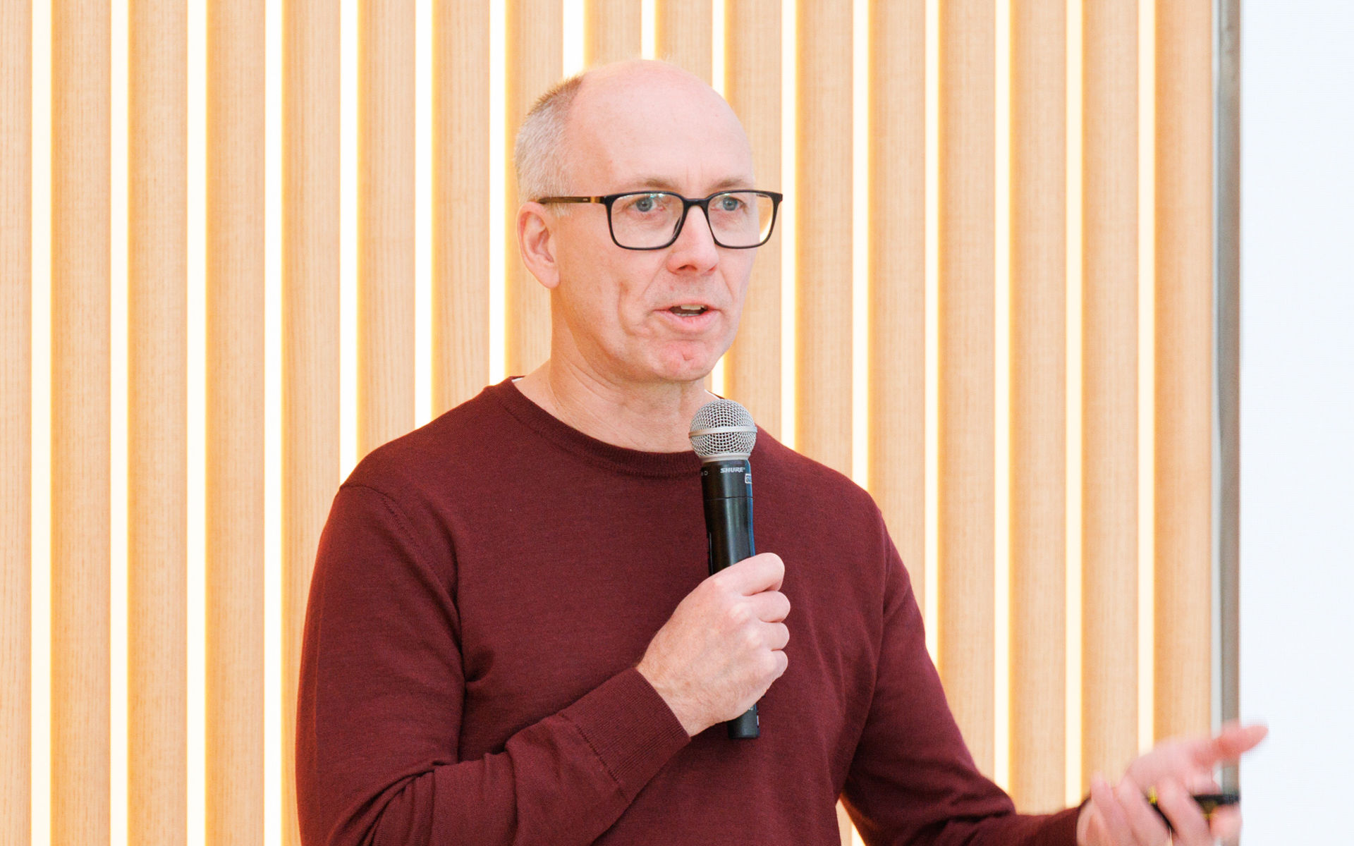 今回の講演のためのスウェーデンから来日したボルボ 安全研究・開発エキスパート セーフティ担当シニア・アドバイザーのトーマス・ブロバーグ氏