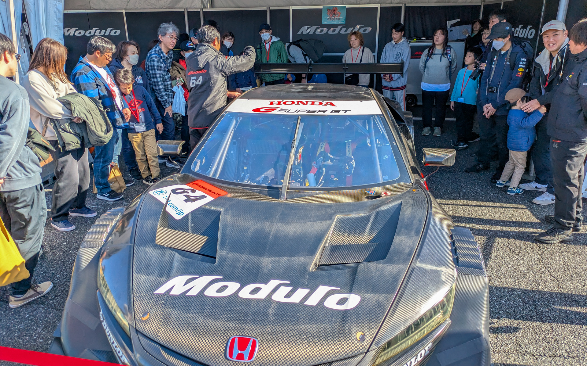 GTマシンのピット作業を解説するコンテンツも実施されていた