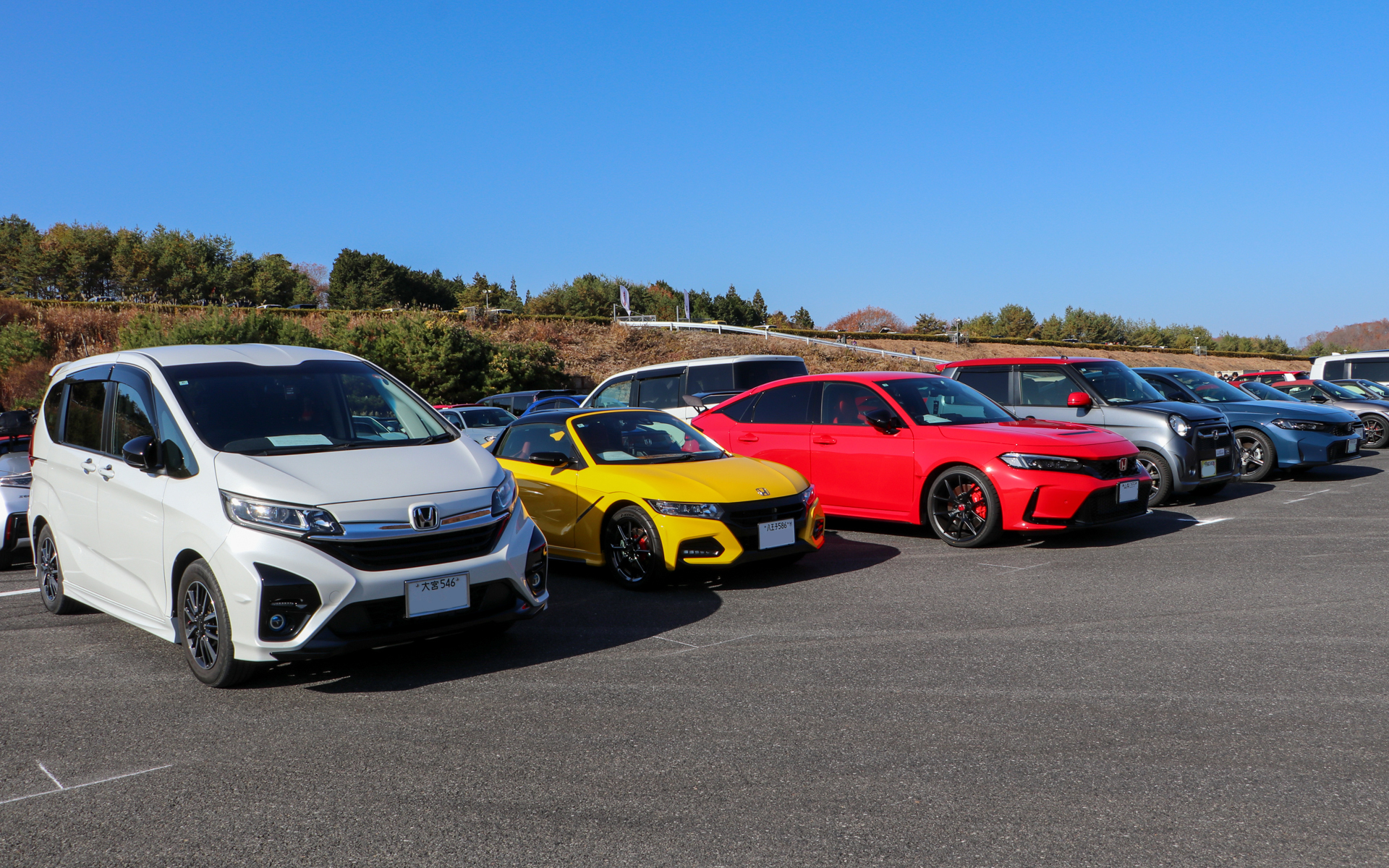 オーナーズミーティング会場にはさまざまな地域からいろいろな車種が大集結していました