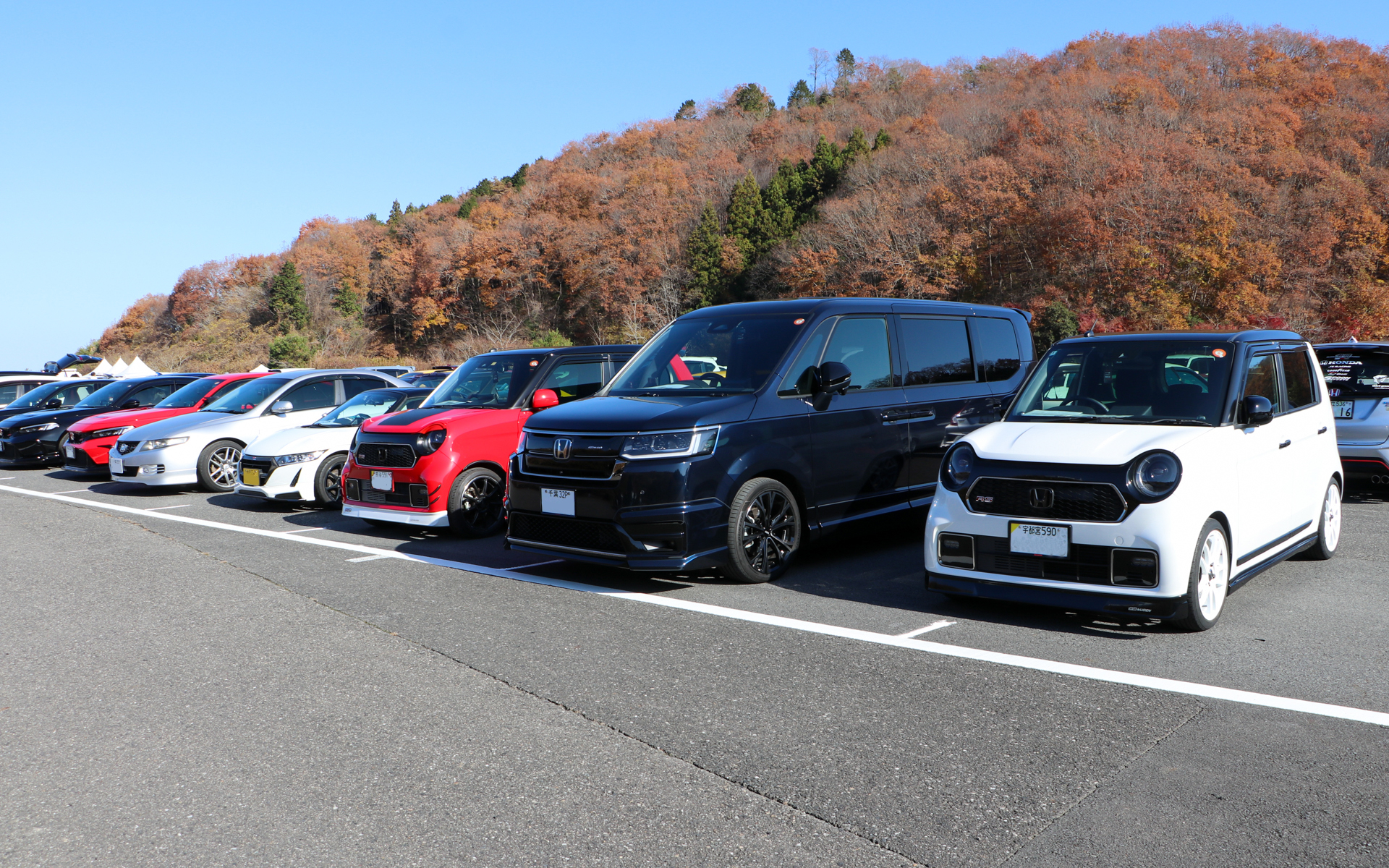 オーナーズミーティング会場にはさまざまな地域からいろいろな車種が大集結していました