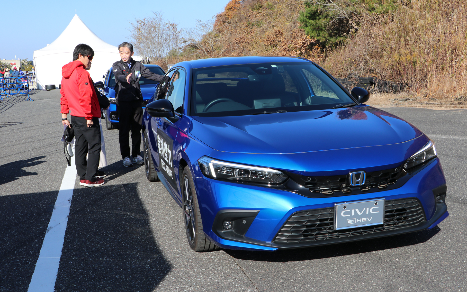 シビックでは「テールゲートスポイラー」の効果を体験する試走が行なわれていた