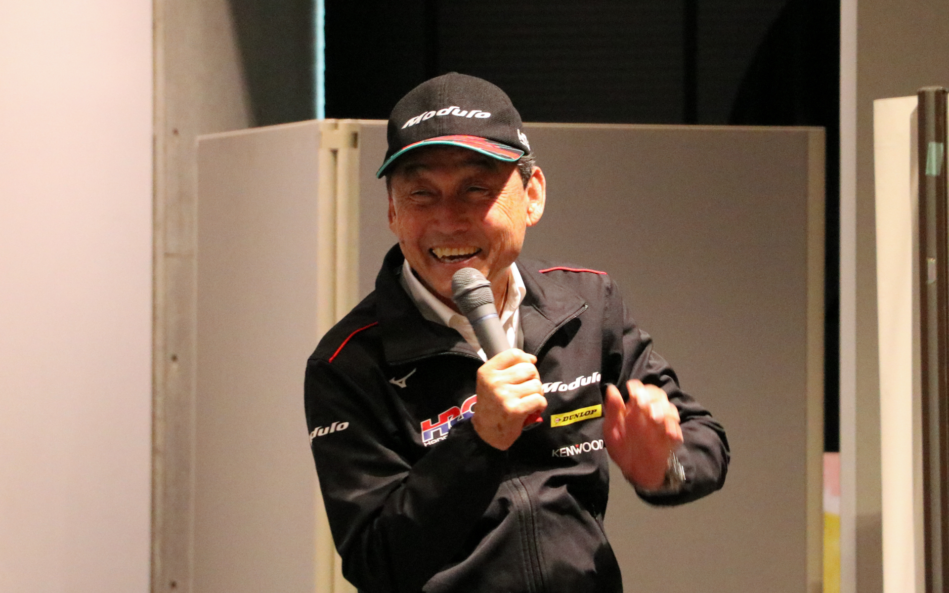 F1ドライバーだったころのことを細かく聞かれると「もう忘れちゃったよ～」と中嶋監督