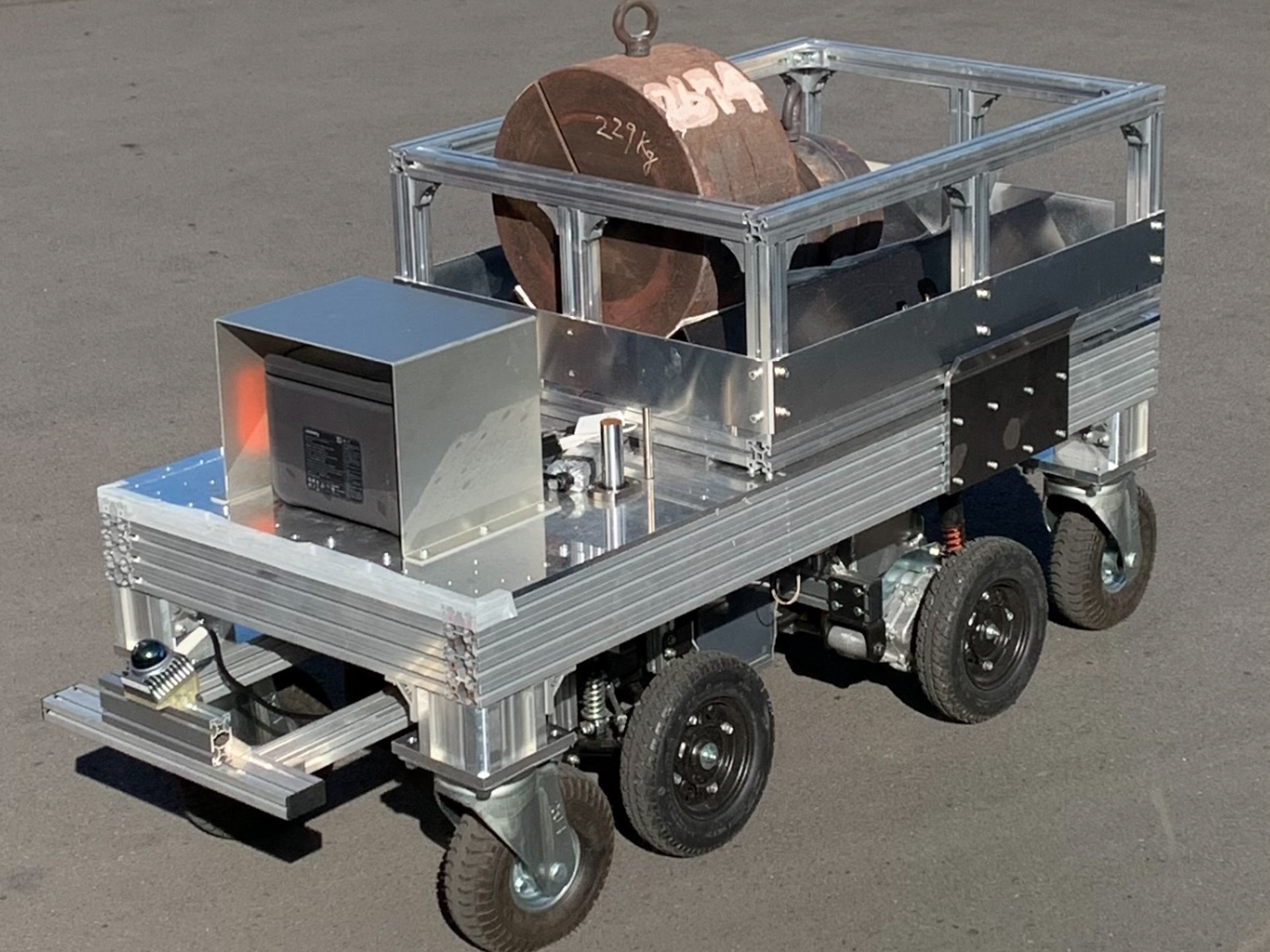 株式会社UACJ：製造現場の重量物搬送を自動化する自律走行型搬送ロボット「AEX-10」