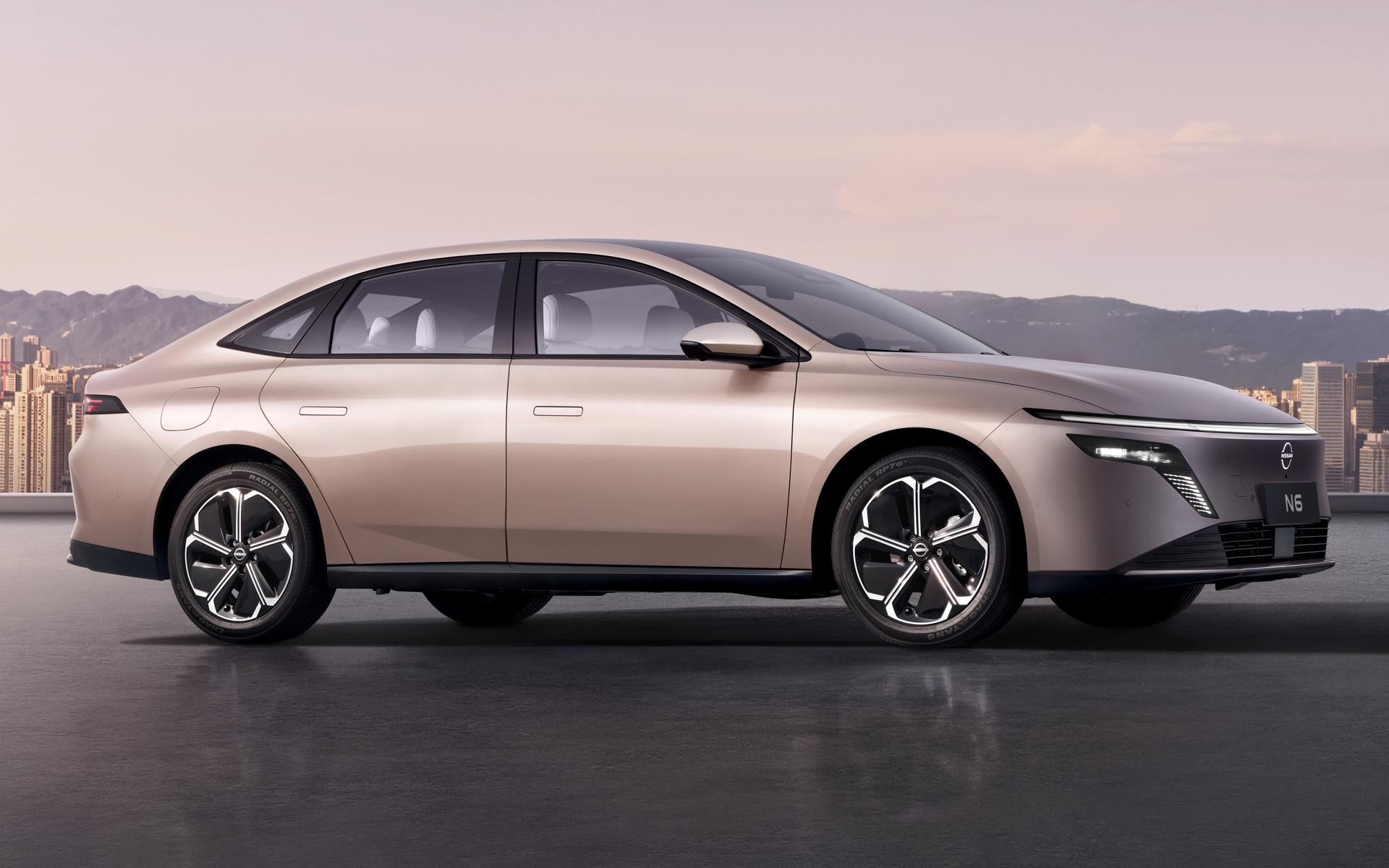 新型PHEVセダン「N6」