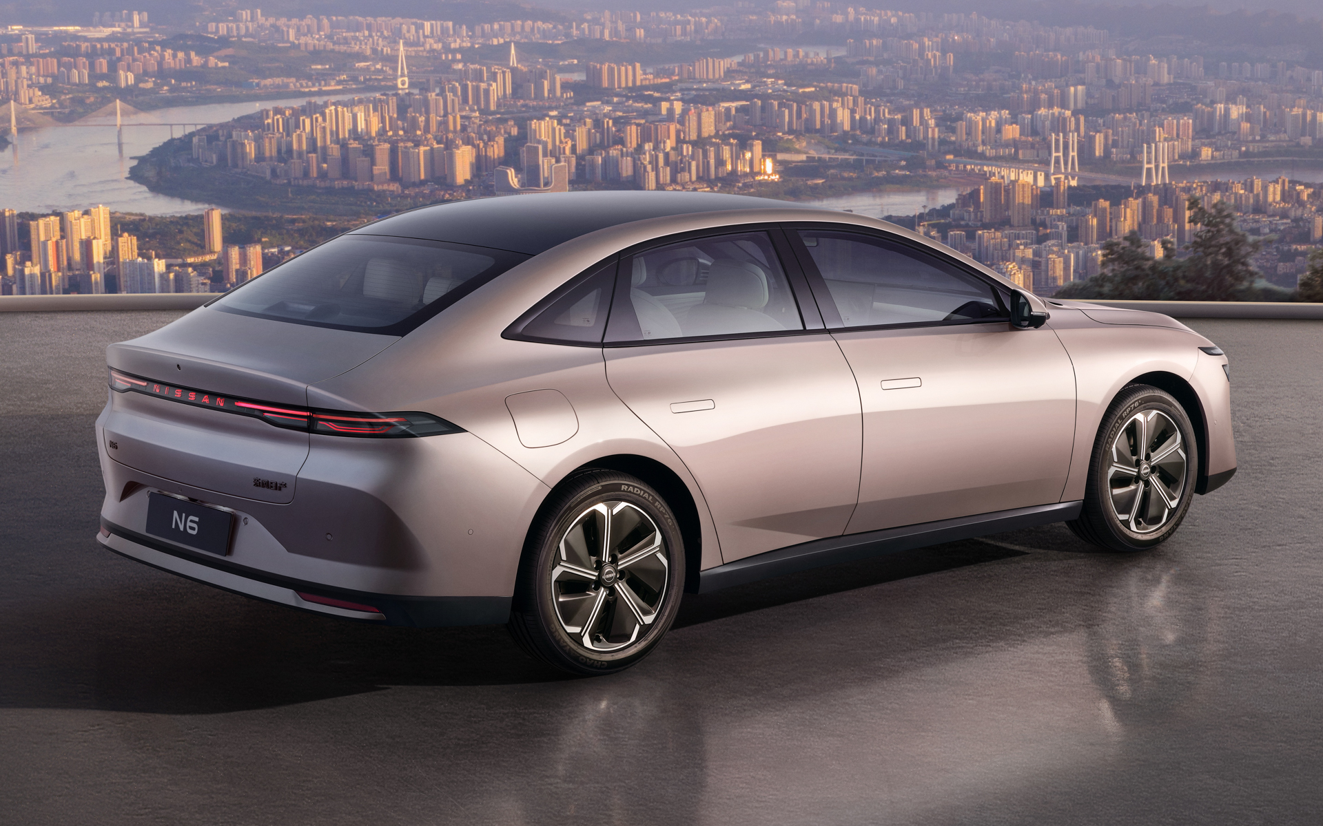 新型PHEVセダン「N6」