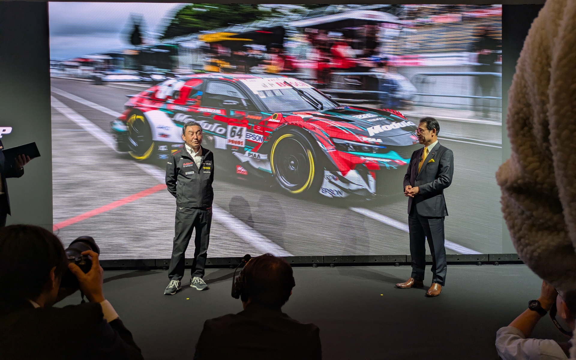 スペシャルゲストで登場した中嶋悟監督。トークショーも5分くらいで「え？もう終わり」ともっと話したそうにしつつも会場を後にした