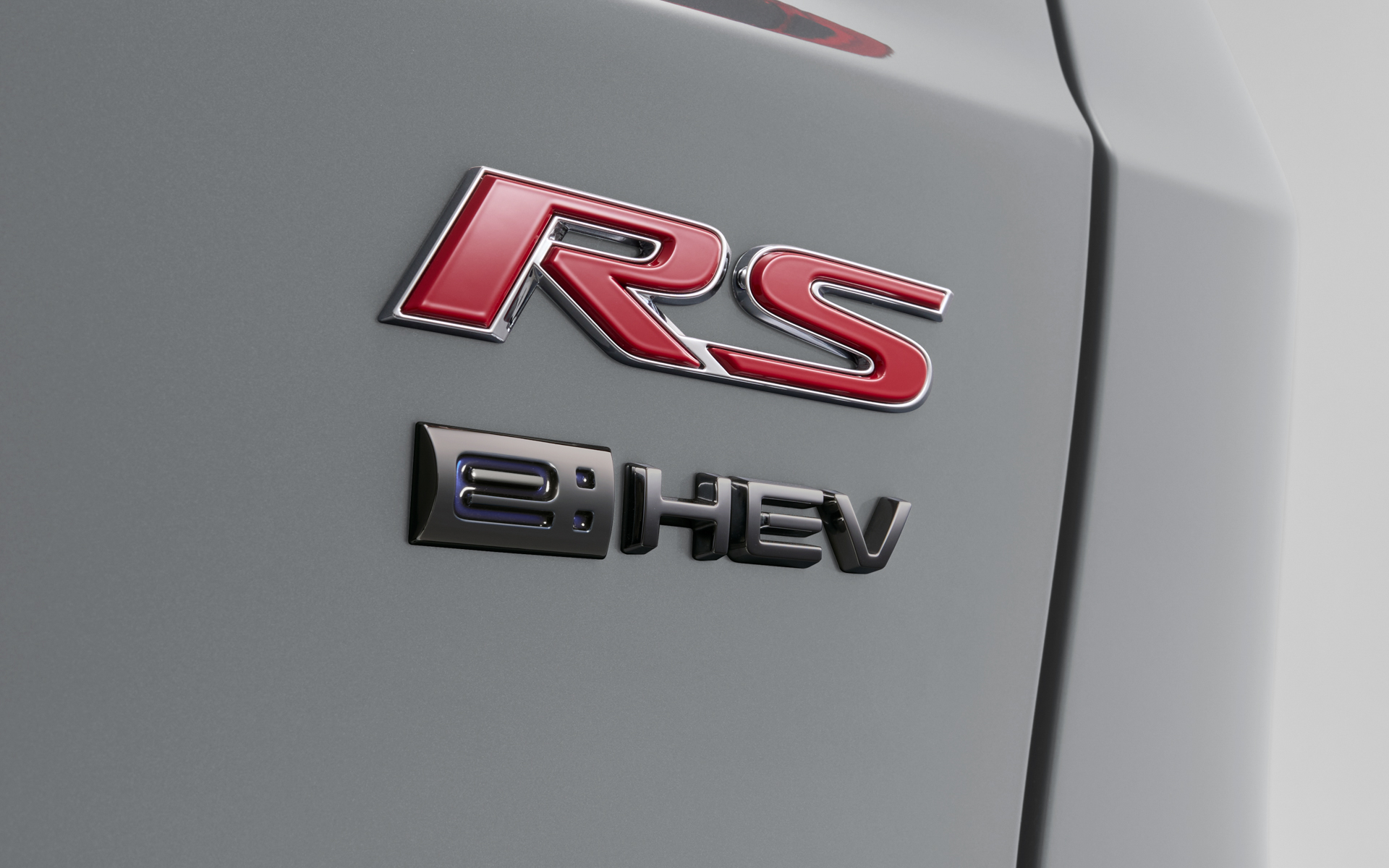 クロームブラックのエンブレムも設定