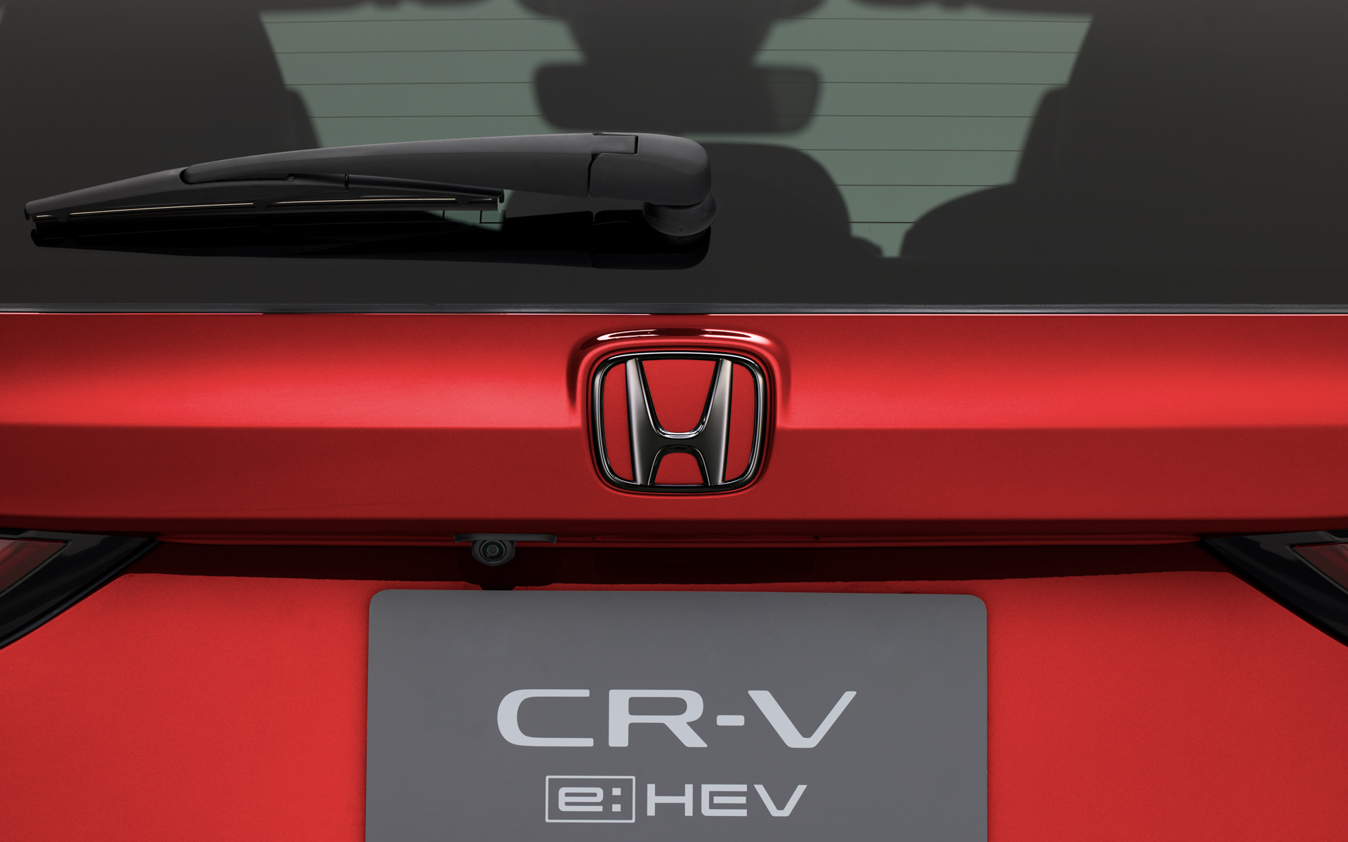 クロームブラックのHエンブレムはリアのみの設定