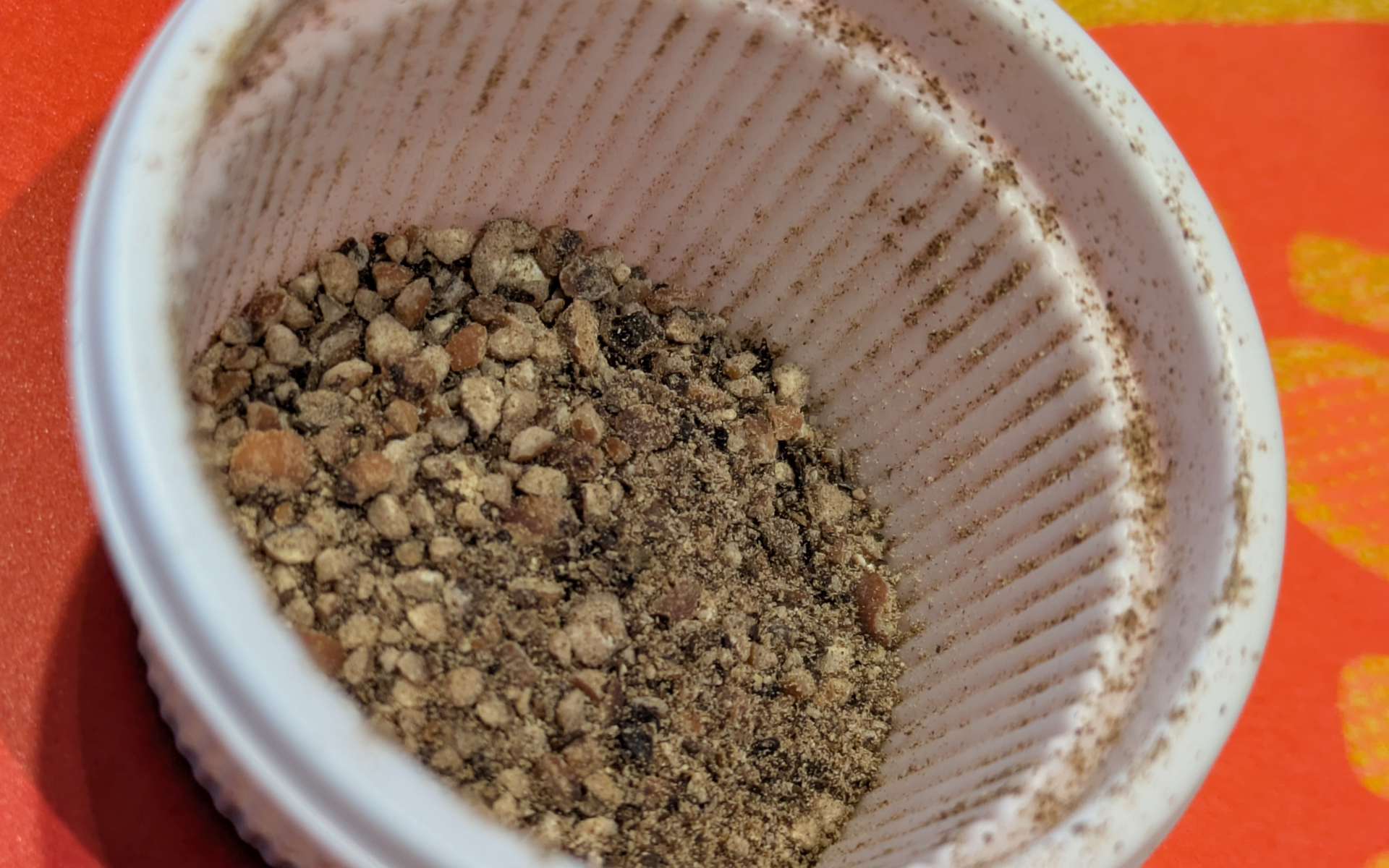 SPORTは、プレリュードのキビキビした走りをブラックペッパーの挽き方にバリエーションをつけることで表現したという。パウダー状と粗挽きにしたブラックペッパーが混ざっていることで、強弱のついた辛味の香りとキレのある味を楽しめました。意外と辛い（汗）