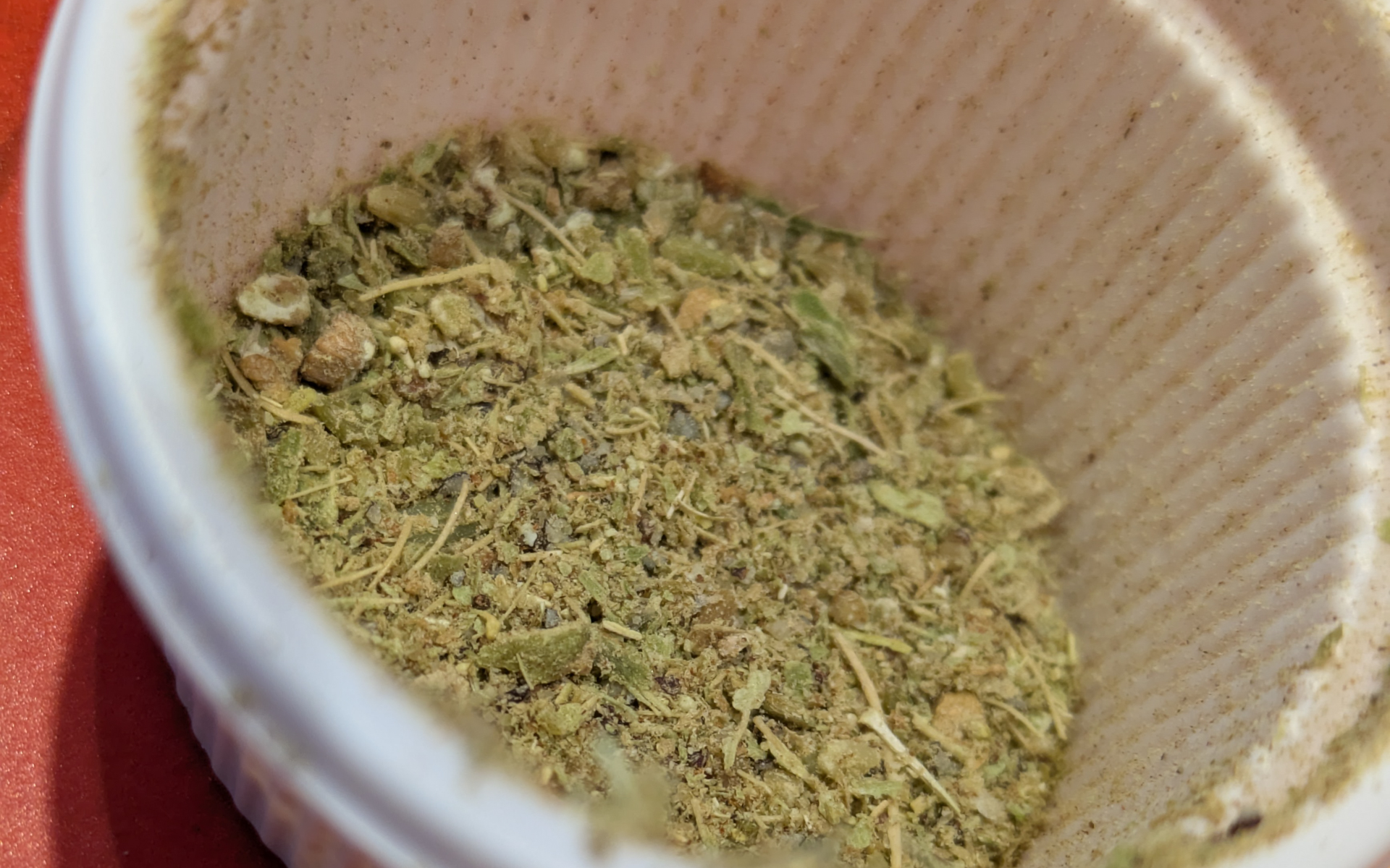 COMFORTは、癒し効果のあるカルダモンとフェンネルとシナモンで快適な乗り心地を表現したという。荒挽きのカルダモンが上質さを際立たせているほか、フェンネルの甘い香りが絶妙な優しさを感じさせてくれました