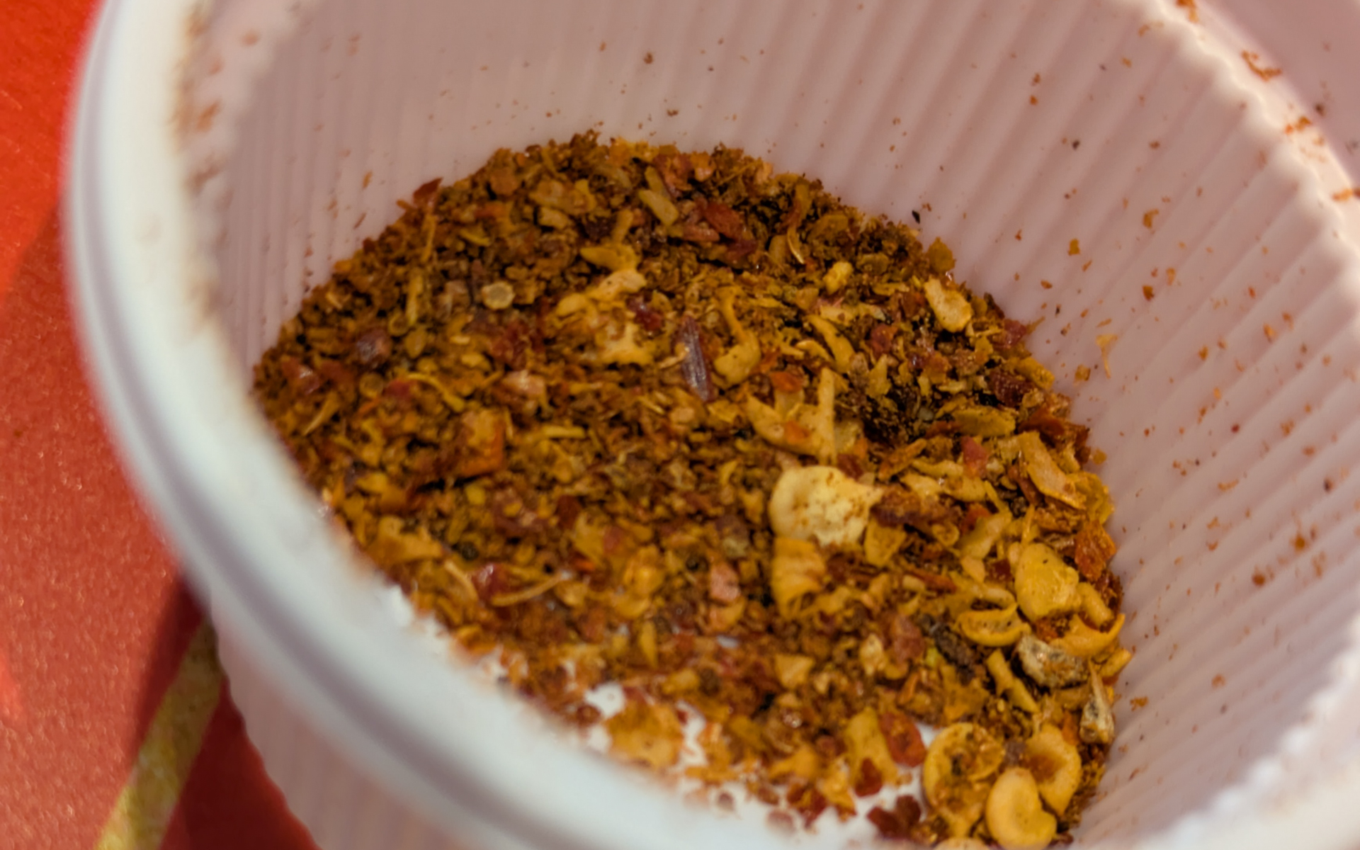 SPORT×S＋Shiftは、花椒の華やかな香りとチリペッパーを混ぜて粗挽きにしたことで過激な走りをイメージしたという通り、かなり刺激的な辛さ。ただし麻辣のような病みつきになる辛さで、ついついスプーンが伸びました