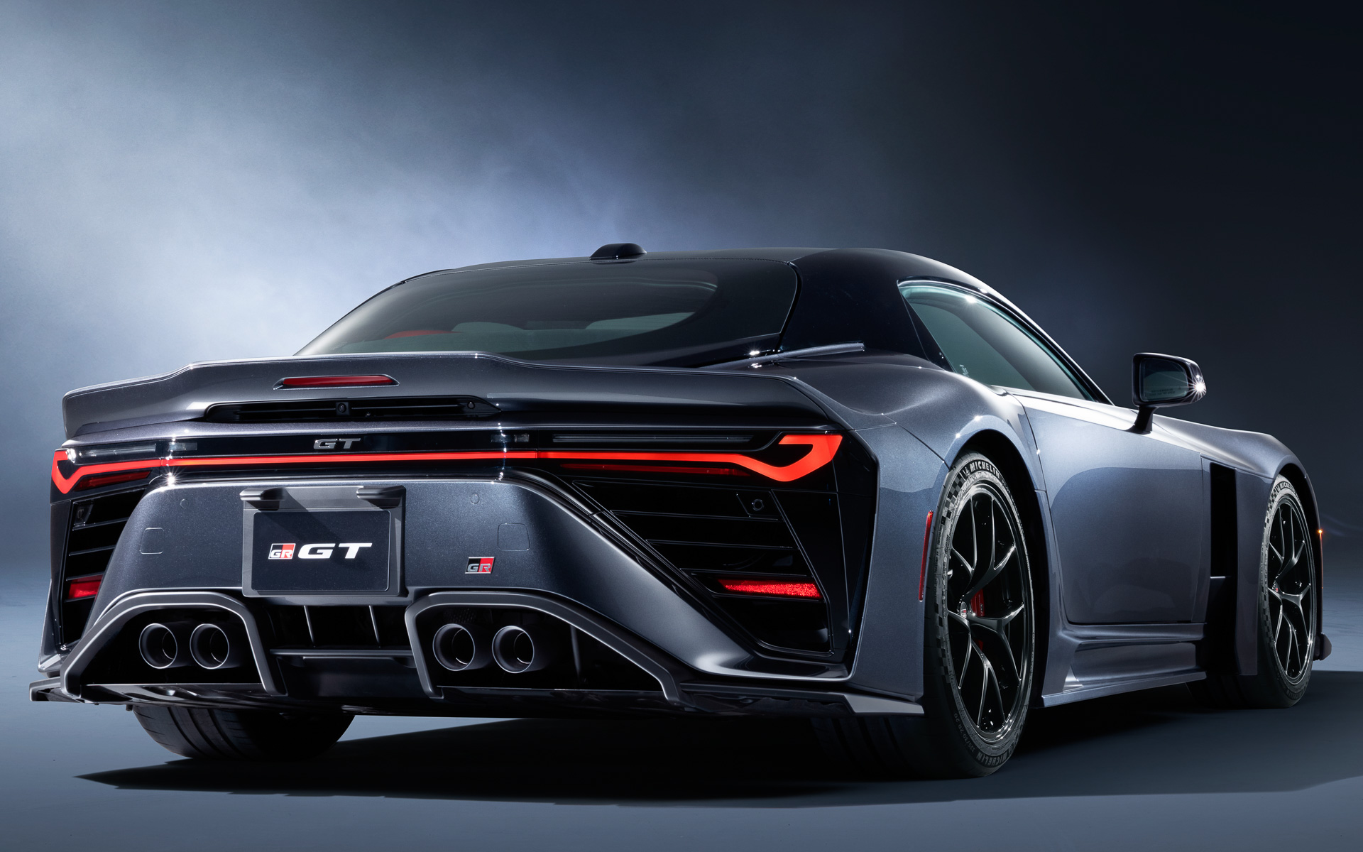 GR GTのリアスタイル。ディフューザーなど、空気を抜く意図が明確に伝わるスタイルとデザイン要素を両立