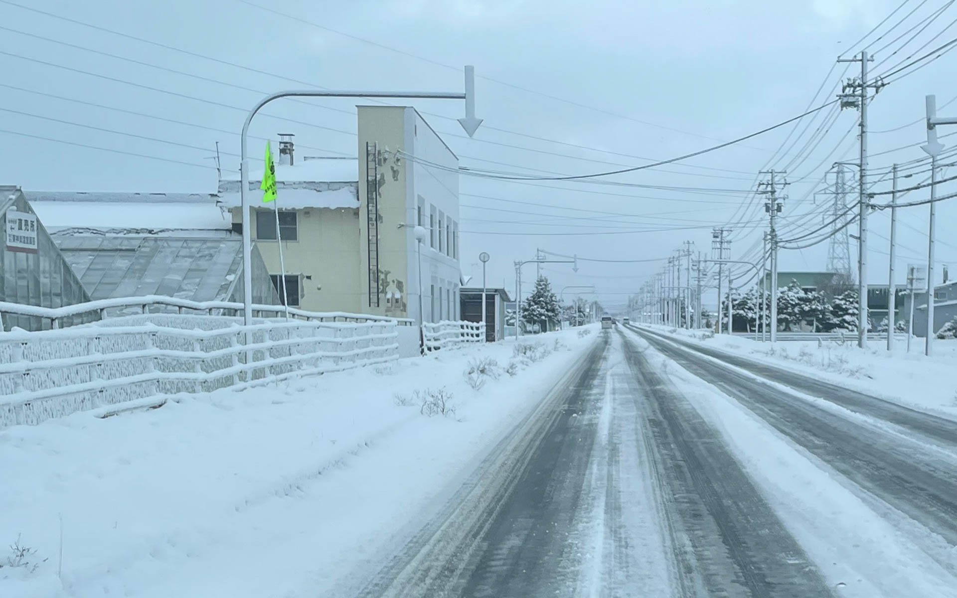 旭川市街から少し離れた郊外はシャーベット状の路面になっている