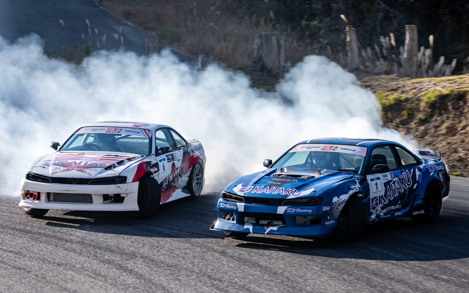 ドリフトの参加車は少なめだったが、派手な走行は見ているほうも盛り上がる