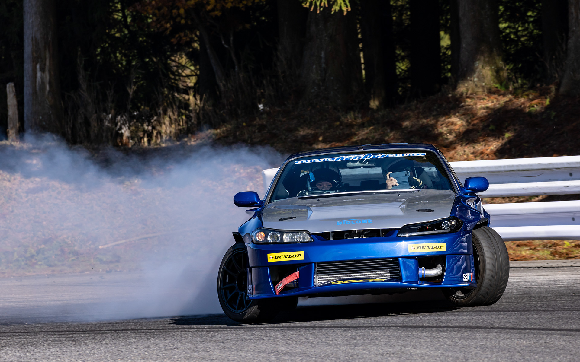 深田選手の走行。白煙こそスープラより控えめだが、豪快かつきれいなドリフト走行を決めていた