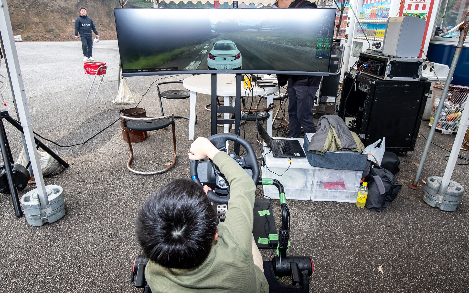 こちらは、KDDIテクノロジーのシミュレーターで、モーターランド三河を3Dスキャンして再現