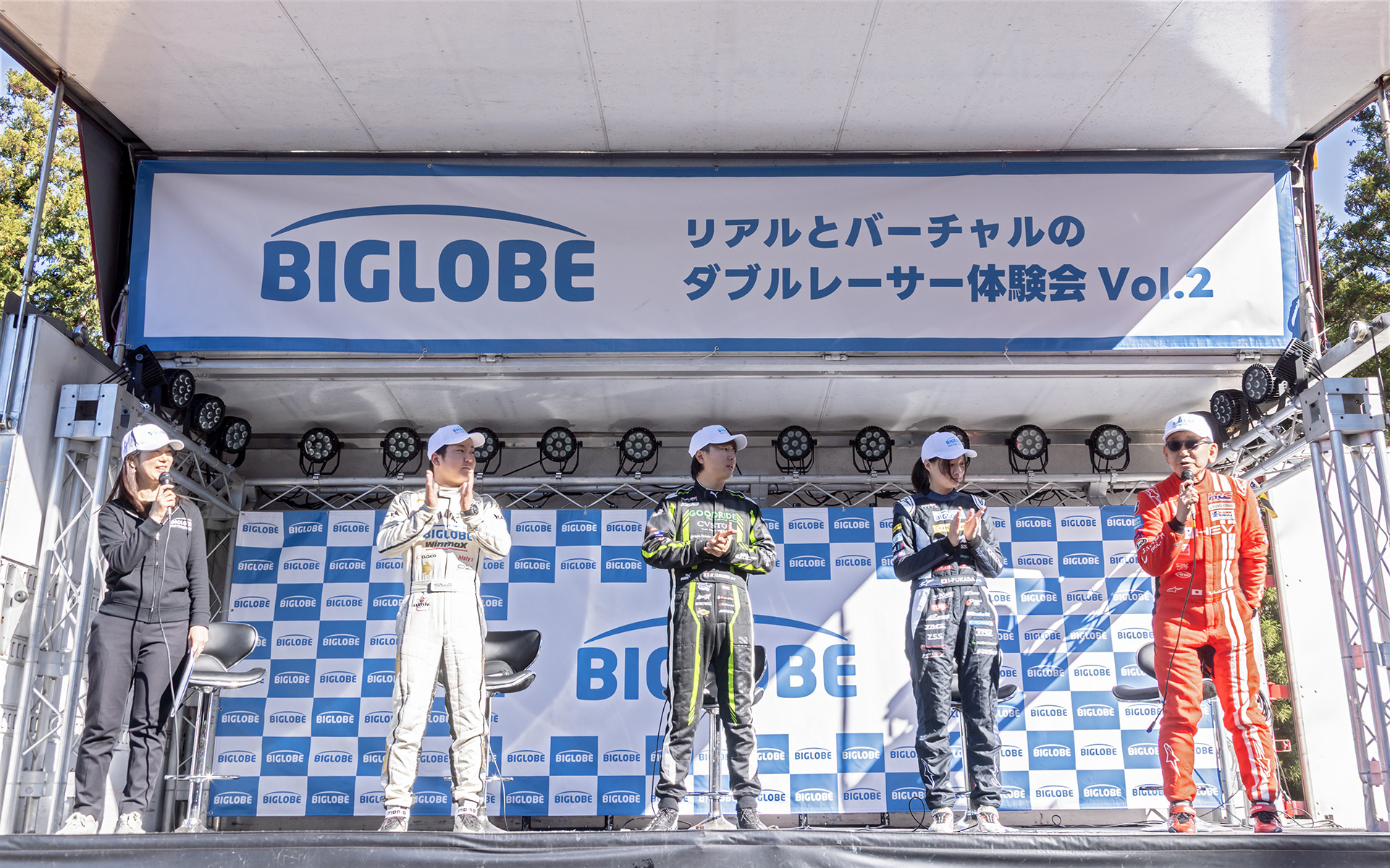 トークショーでは、長尾選手、山中選手、深田選手、橋本氏が参加。司会はまるも亜希子さん。及川選手はラリーの準備で一時退出中