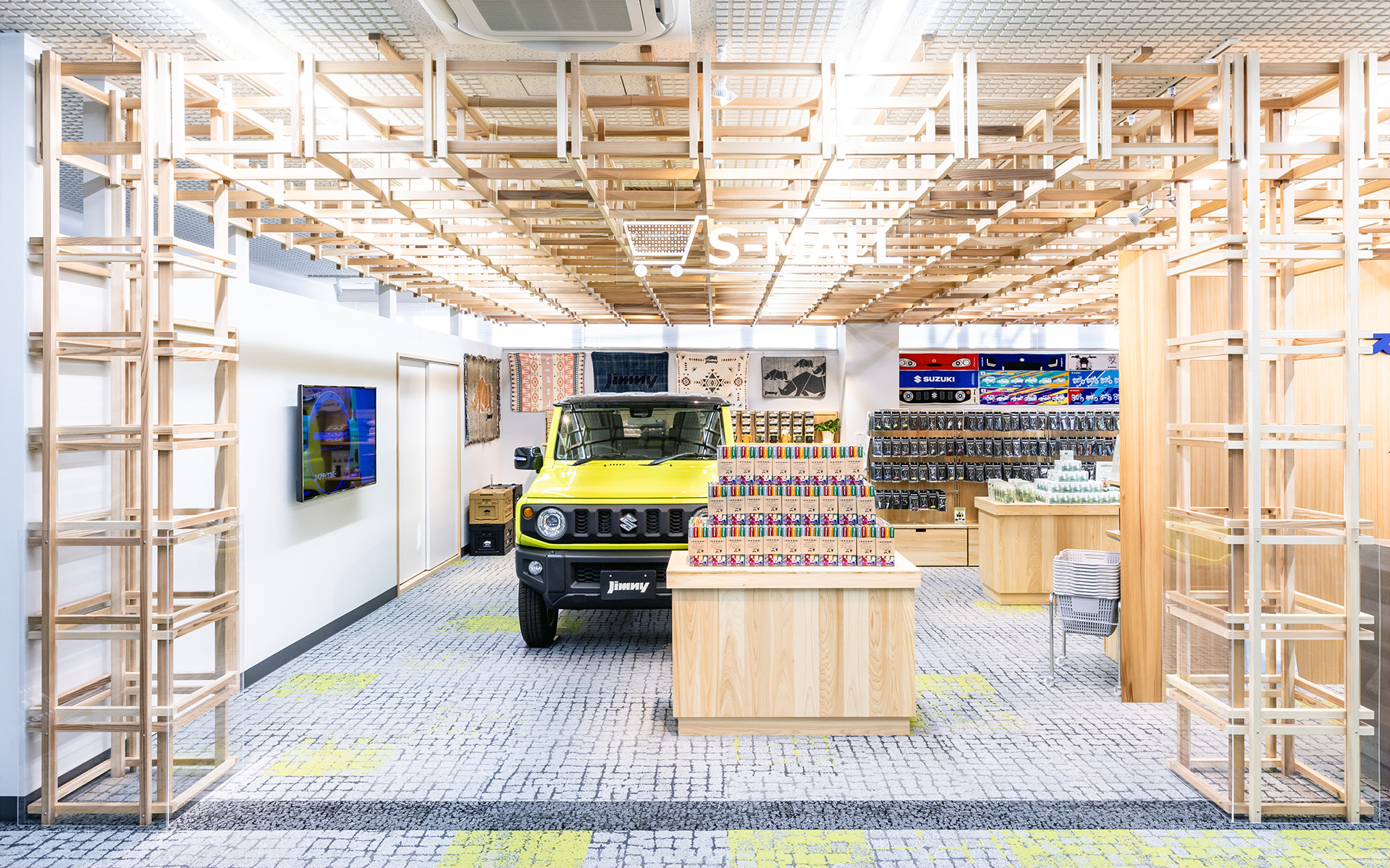 今はカレーとジムニーが展示してあるが、ここの展示は変わる可能性もある