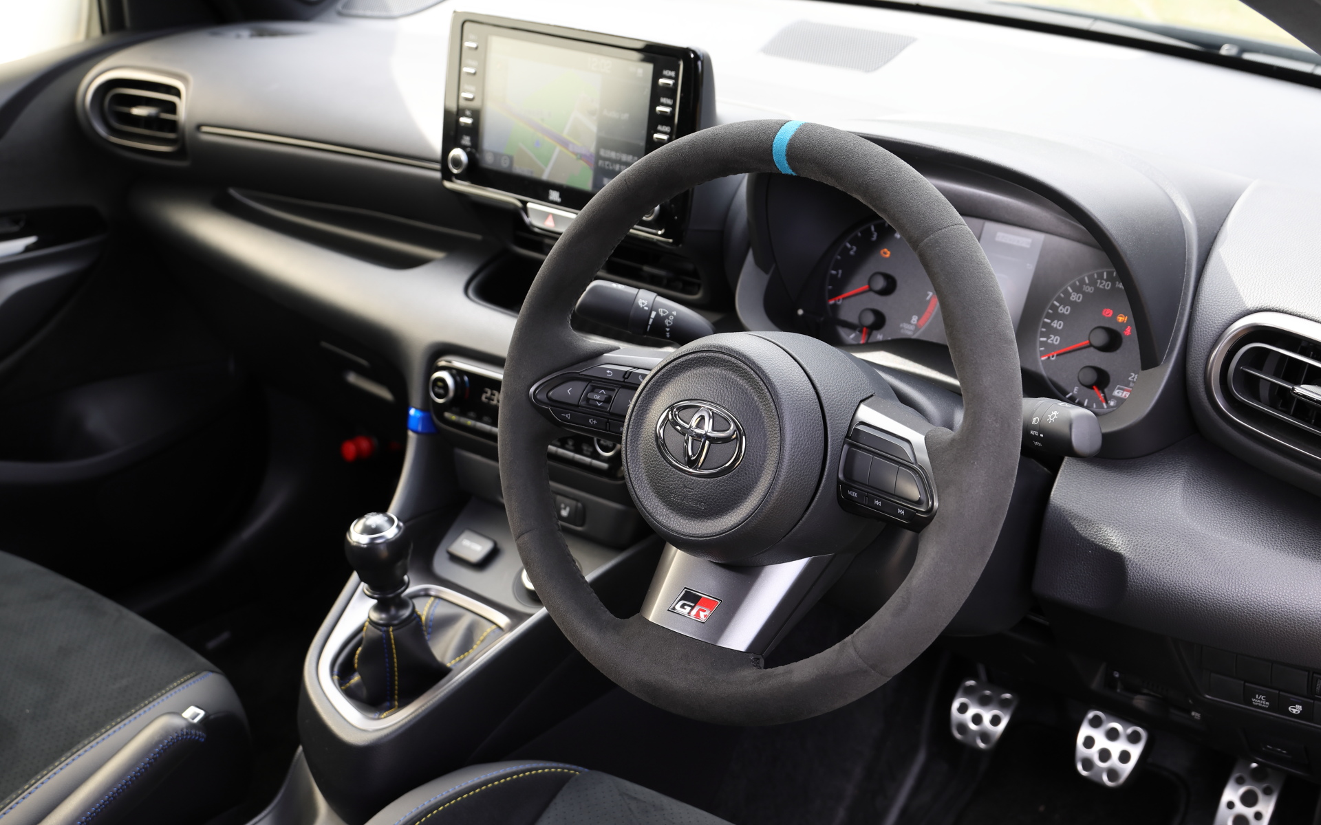 ステアリングはトムスオリジナル