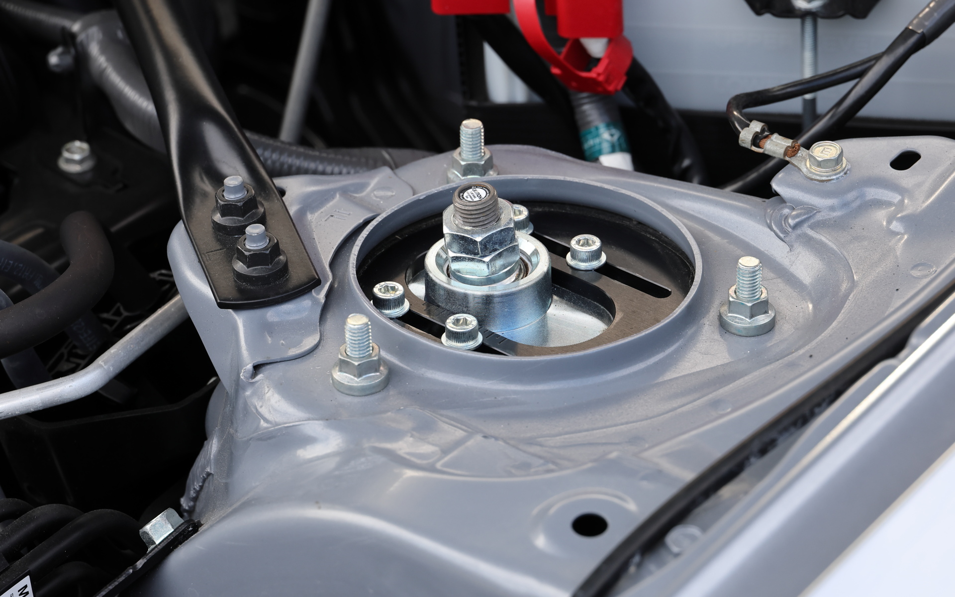 スポーツサスペンションキットを装備